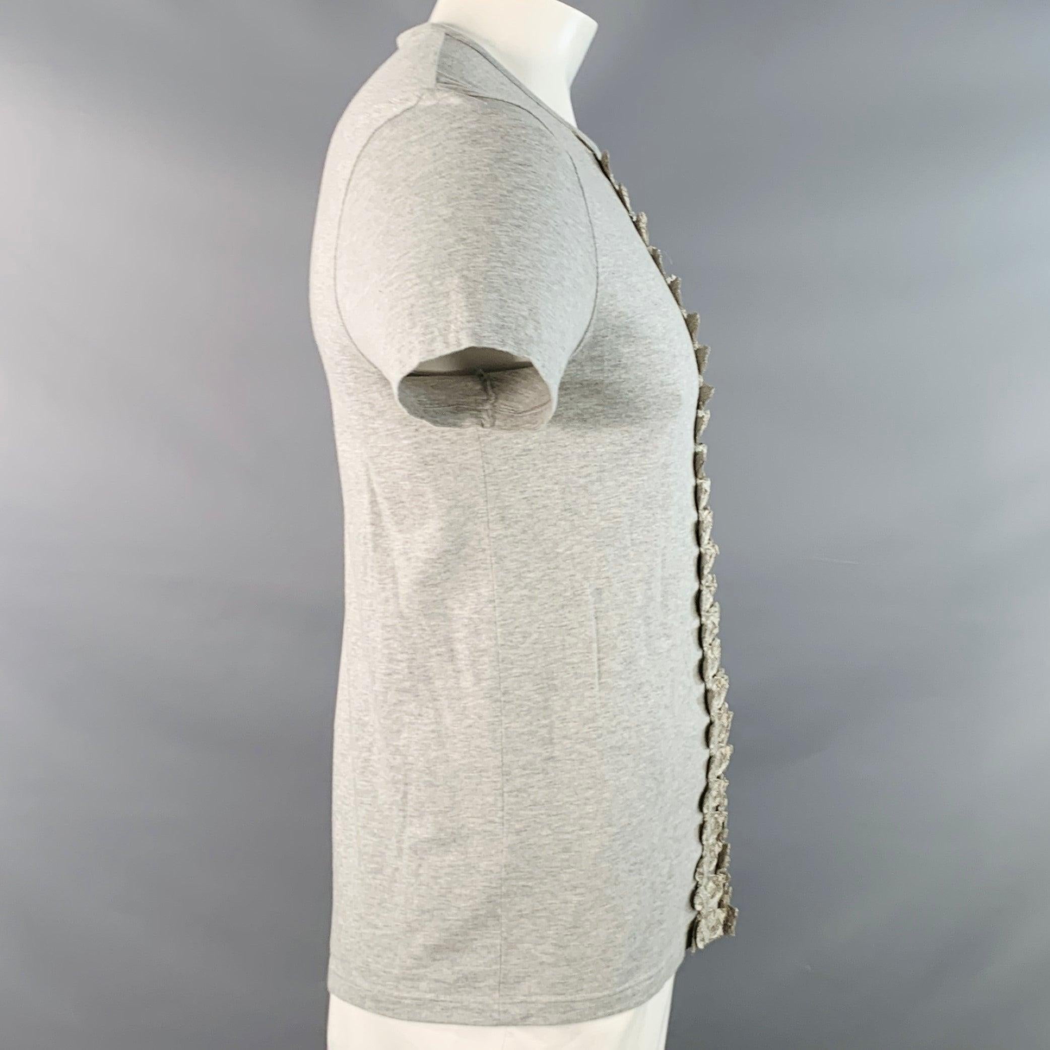 Gris Burberry Prorsum Taille XL T-shirt col ras du cou en coton gris avec embellissement en vente