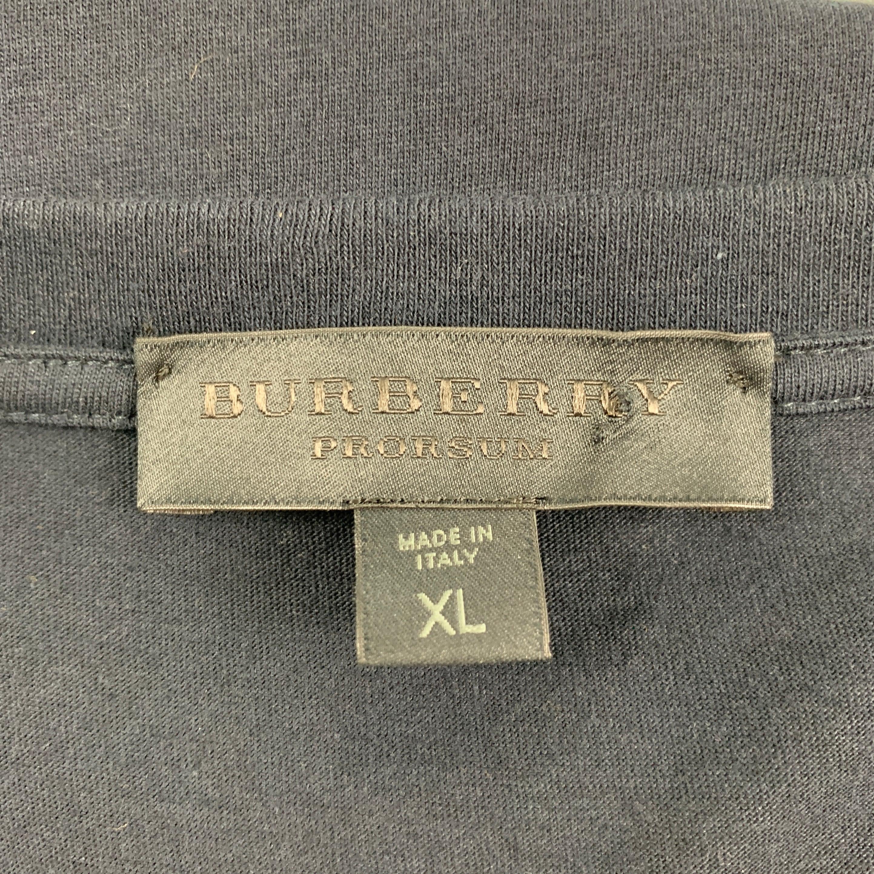 BURBERRY PRORSUM Size XL Navy Cotton Medal Bow Pin T-shirt For Sale 3
