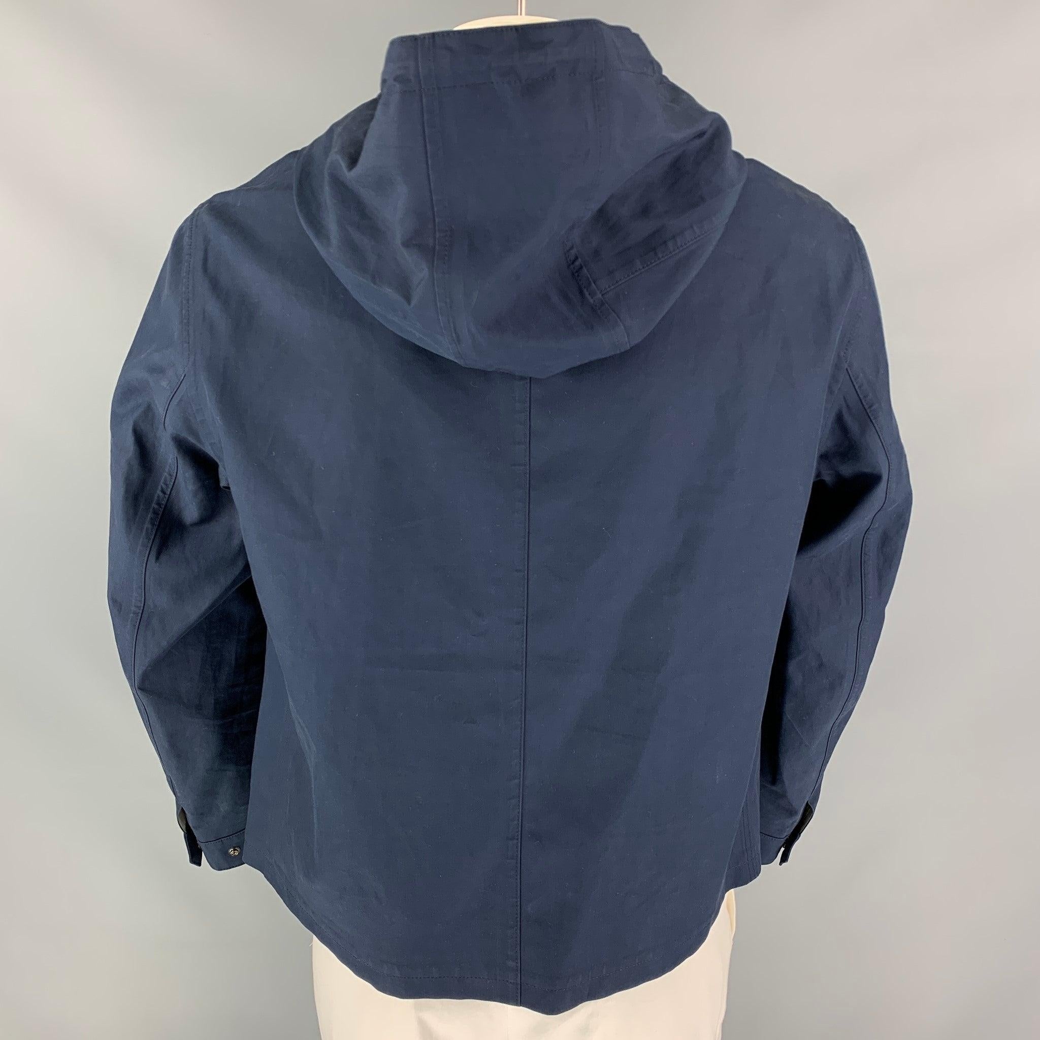 BURBERRY PRORSUM - Veste à capuche en coton enduite bleu marine, taille 42, printemps 2014 en vente 1