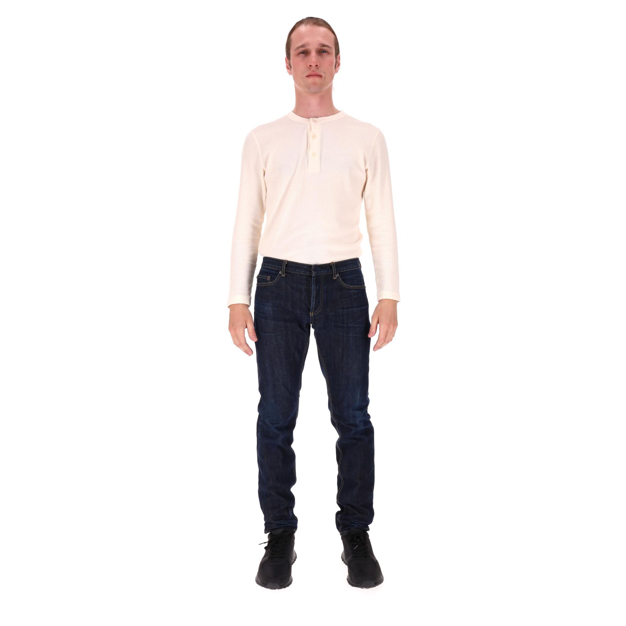 Burberry Prorsum Straight-Leg Jeans

Dark navy jeans fully crafted from cotton.

Featuring straight-leg, five-pocket designs and 'Burberry Prorsum' embossed leather patch to rear.

Rrp Approx. £520

Size – 32

Condition – Good (Some signs of