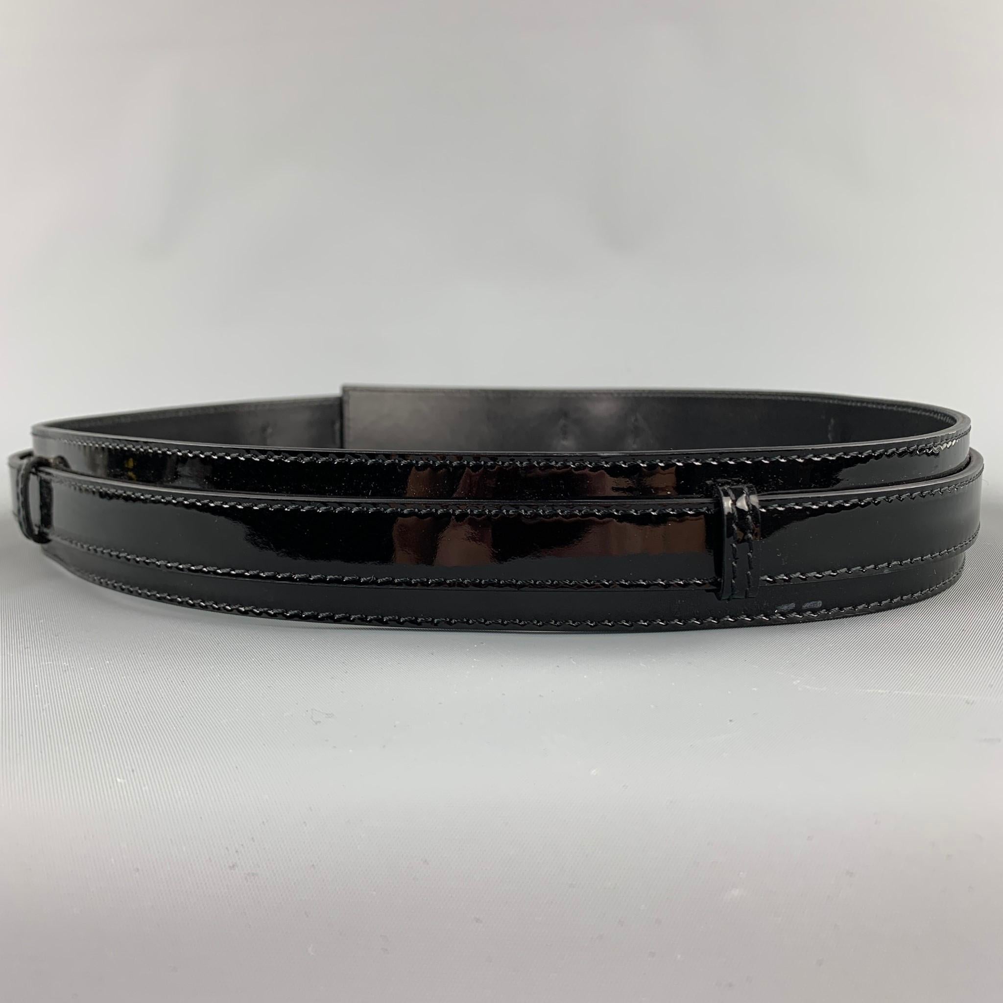 BURBERRY PRORSUM belt comes in a black patent leather featuring a double strap design and a buckle closure. Made in Italy.

Very Good Pre-Owned Condition.
Marked: 40/100

Length: 46 in.
Width: 1.5 in.
Fits: 36 in. - 40 in.