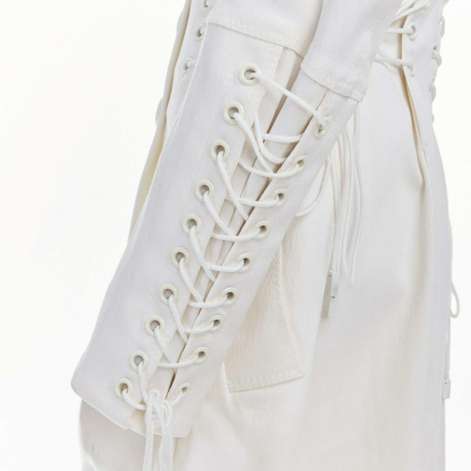 BURBERRY PRORSUM white corset lacing detail button front trench coat IT40 S

BURBERRY PRORSUM
Viscose, lace. White. Spread collar. Button front closure. Enlarged tonal button with Burberry branding. Corset-inspired lace detailing. Dual button front