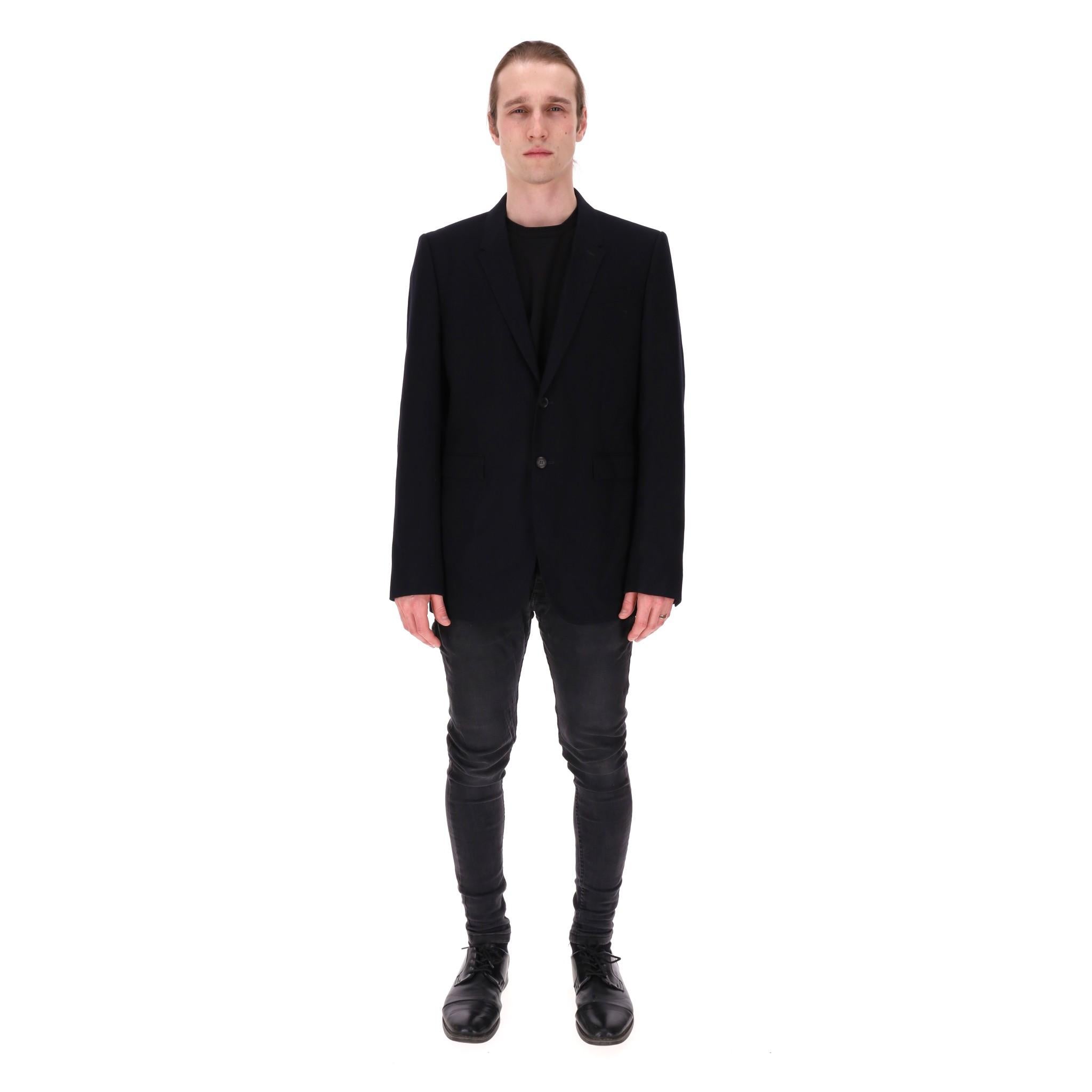 Burberry Prorsum Wool Jacket

Black blazer fully crafted from wool with 'Burberry Prorsum' branded buttons.

Featuring notched lapels, two front pockets and welt pocket to the chest.

Rrp Approx. £1300

Size – 52IT

Condition – Very Good (Some marks