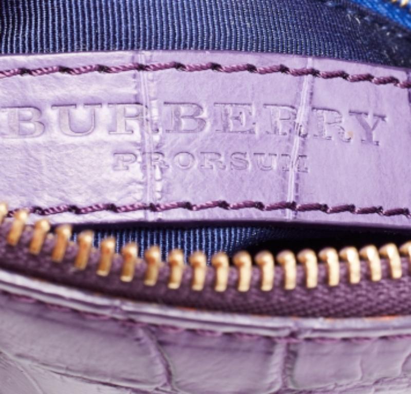 Pochette à rabat Kendall en alligator violet de Burberry Excellent état - En vente à Dubai, Al Qouz 2