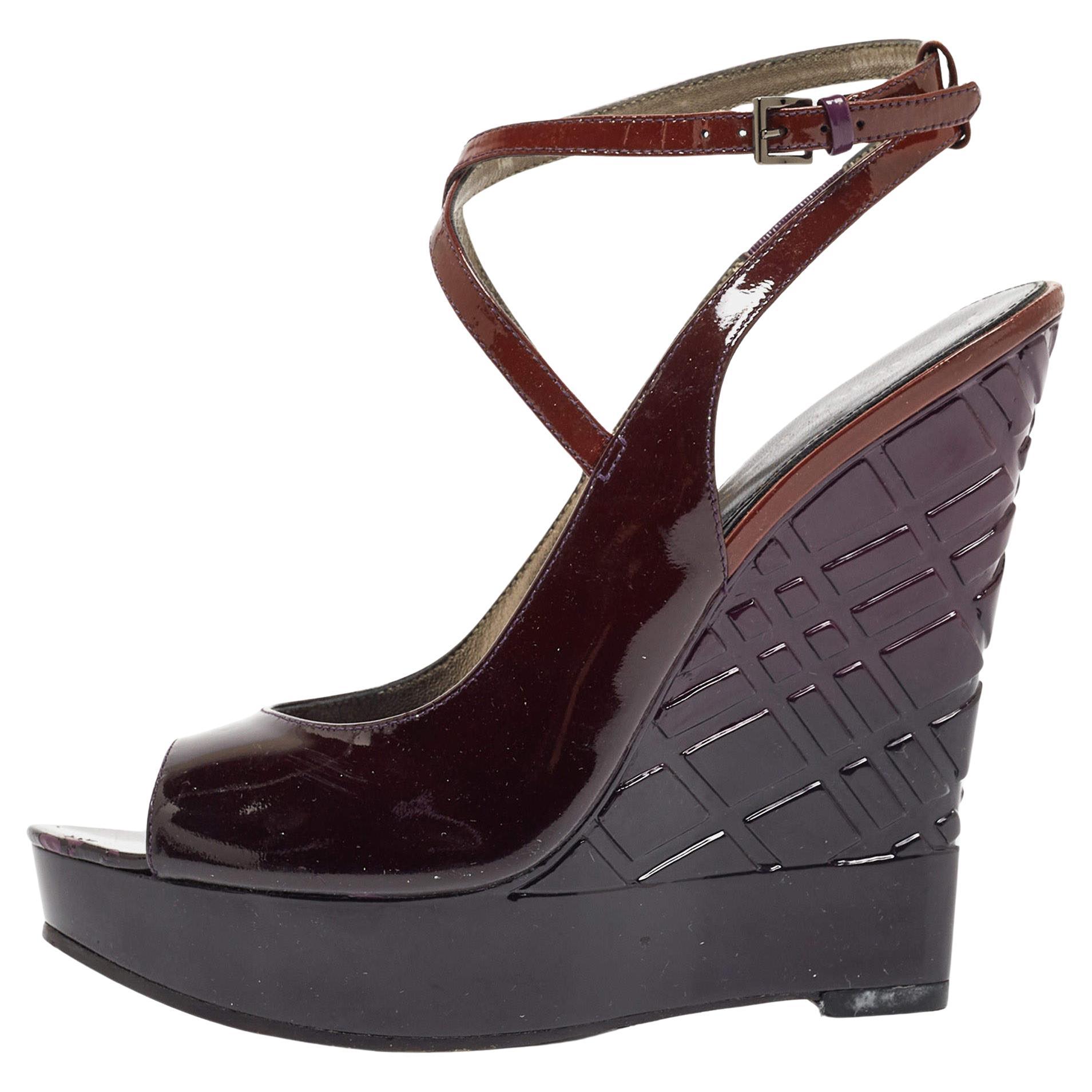 Burberry Purple Patent Leather Platform Wedge Sandals Size 36 For Sale