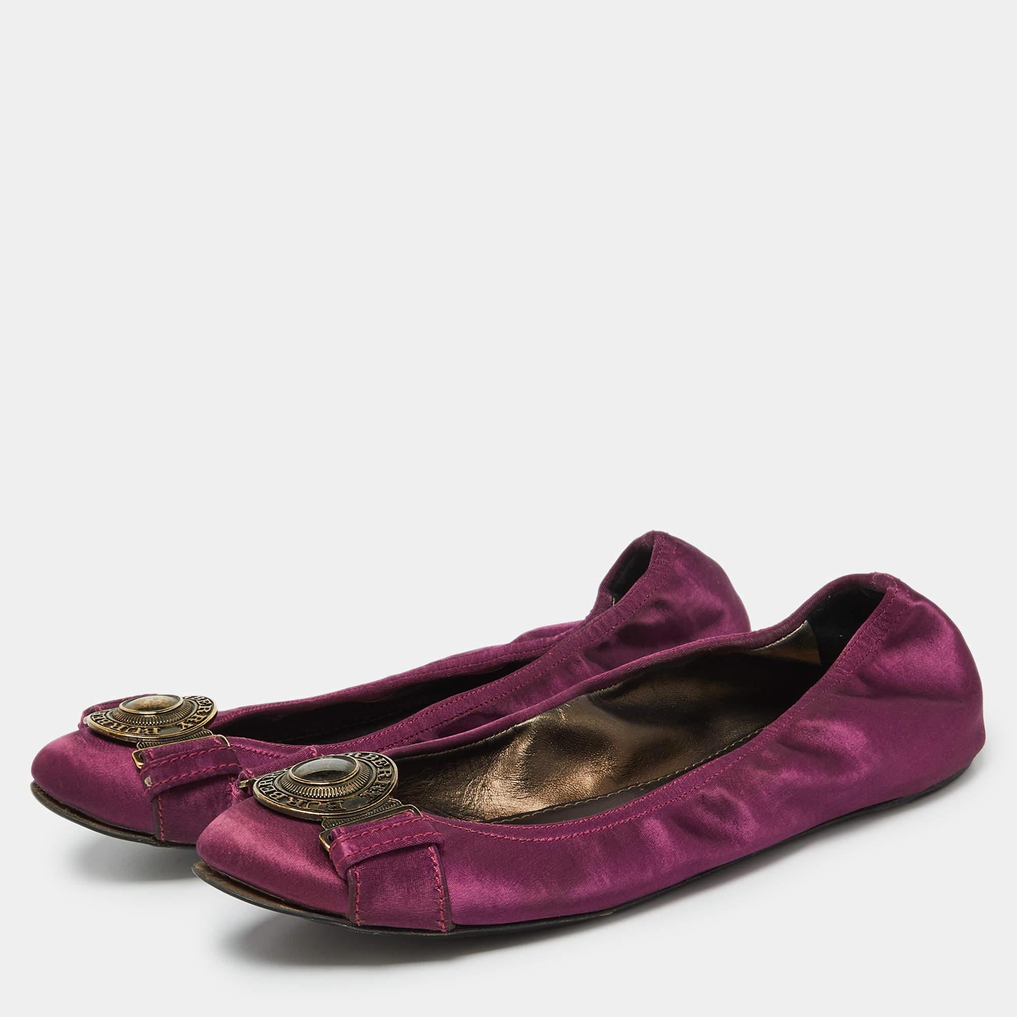 The easy slip on ballet flats are not just your pretty summer shoe but trends show that they are equally fashionable in fall or spring. Get your hands on this beautiful pair from Burberry. It will match well with both your work and casual wear.