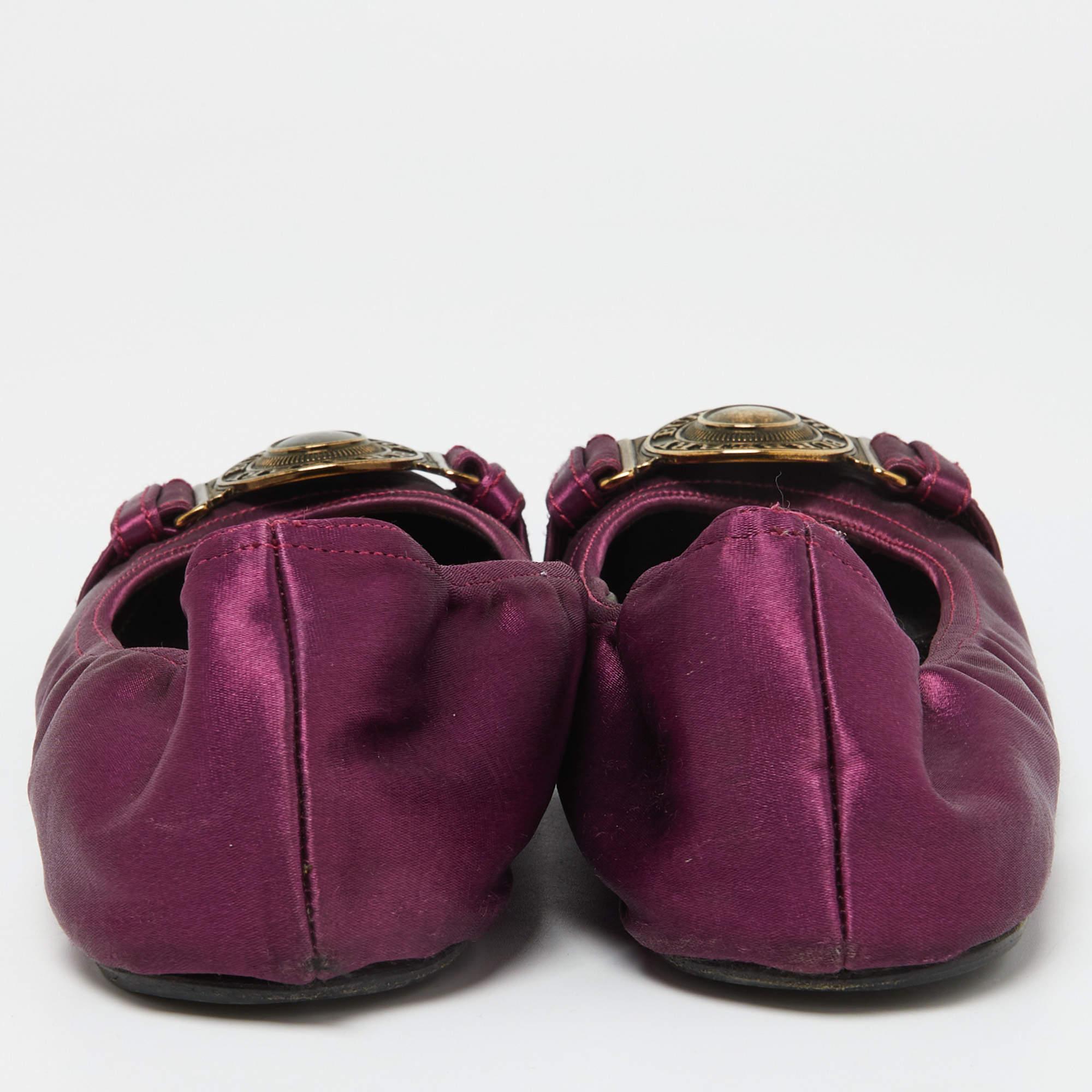 Women's Burberry Purple Satin Buckle Logo Scrunch Ballet Flats Size 37 For Sale