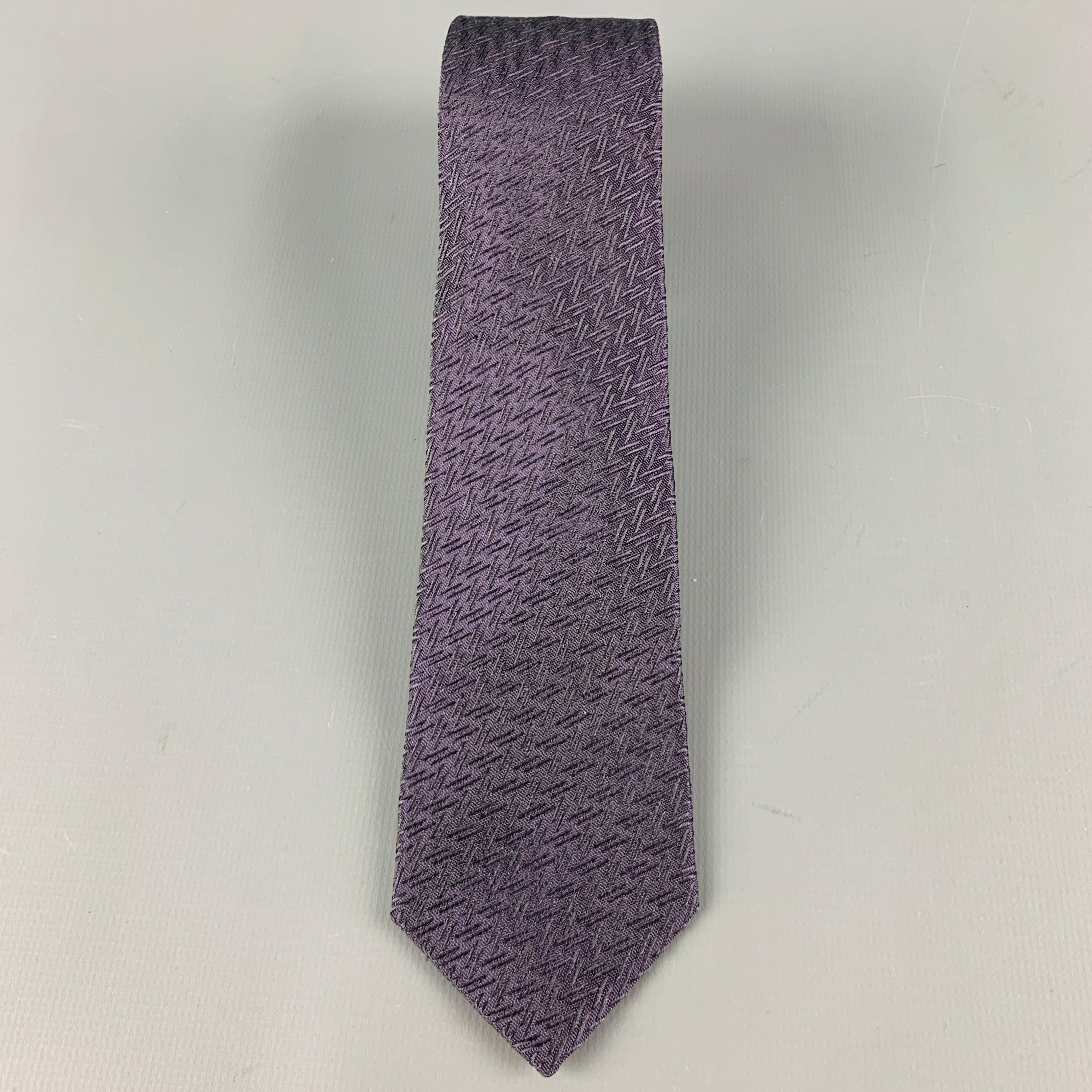 BURBERRY
necktie in a purple silk fabric featuring a textured jacquard and narrow style. Made in Italy.Excellent Pre-Owned Condition. 

Measurements: 
  Width: 2.25 inches Length: 59 inches 
  
  
 
Reference No.: 128740
Category: Tie
More Details
 