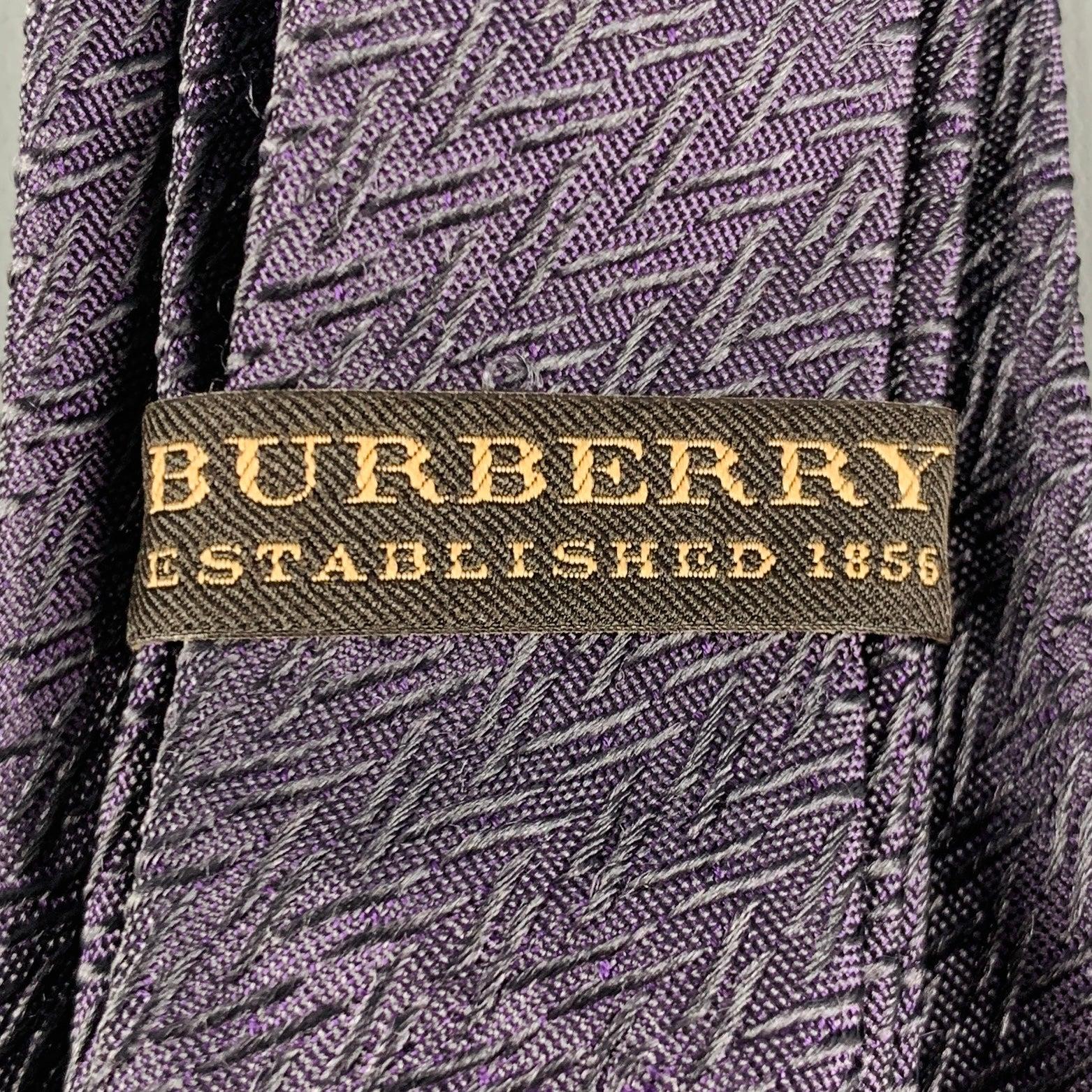 Men's BURBERRY Purple Textured Silk Tie For Sale