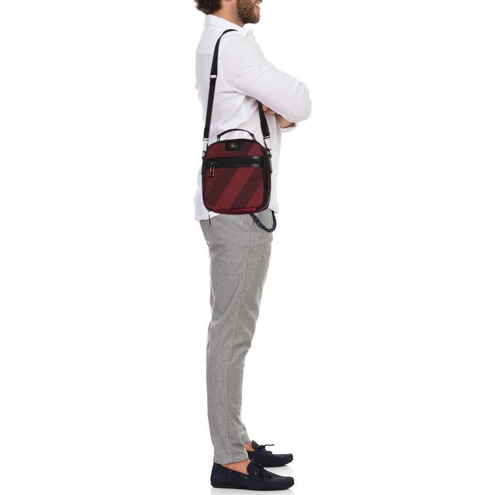 Burberry Red/Black Check Nylon and Leather Zip Around Messenger Bag In Good Condition In Dubai, Al Qouz 2