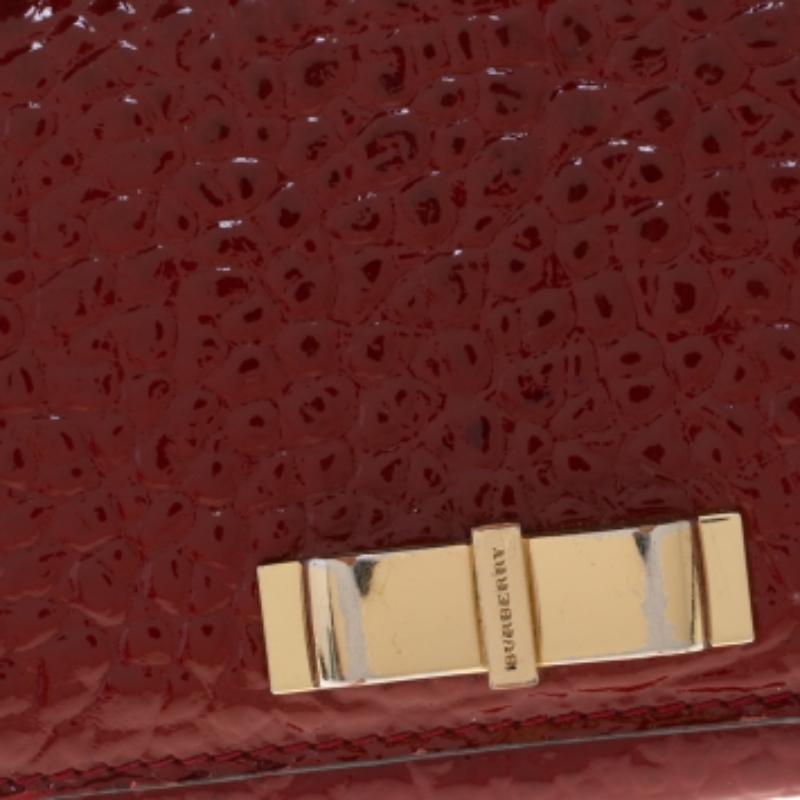 Burberry Red Embossed Patent Leather Penrose Continental Wallet In Fair Condition For Sale In Dubai, Al Qouz 2