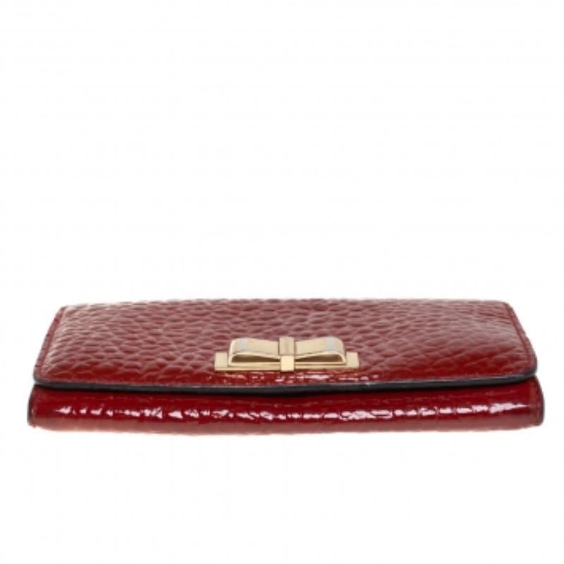 Burberry Red Embossed Patent Leather Penrose Continental Wallet For Sale 2