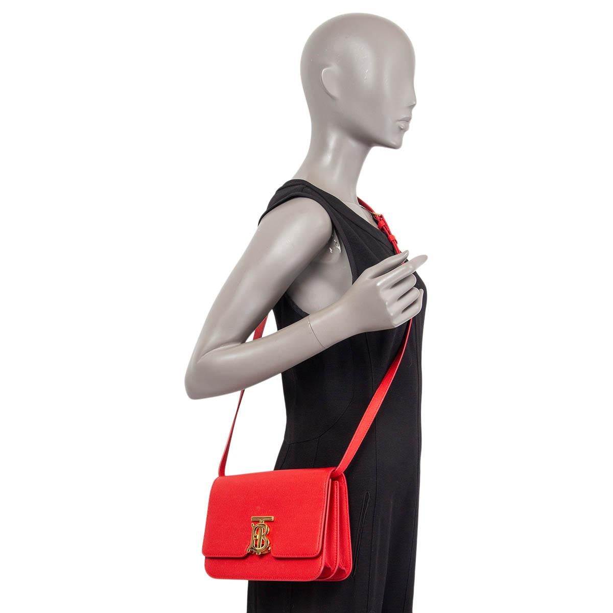 BURBERRY red grainy leather TB SMALL Shoulder Bag In Excellent Condition For Sale In Zürich, CH