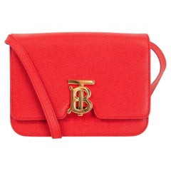 Sac à bandoulière BURBERRY TB SMALL en cuir grainé rouge