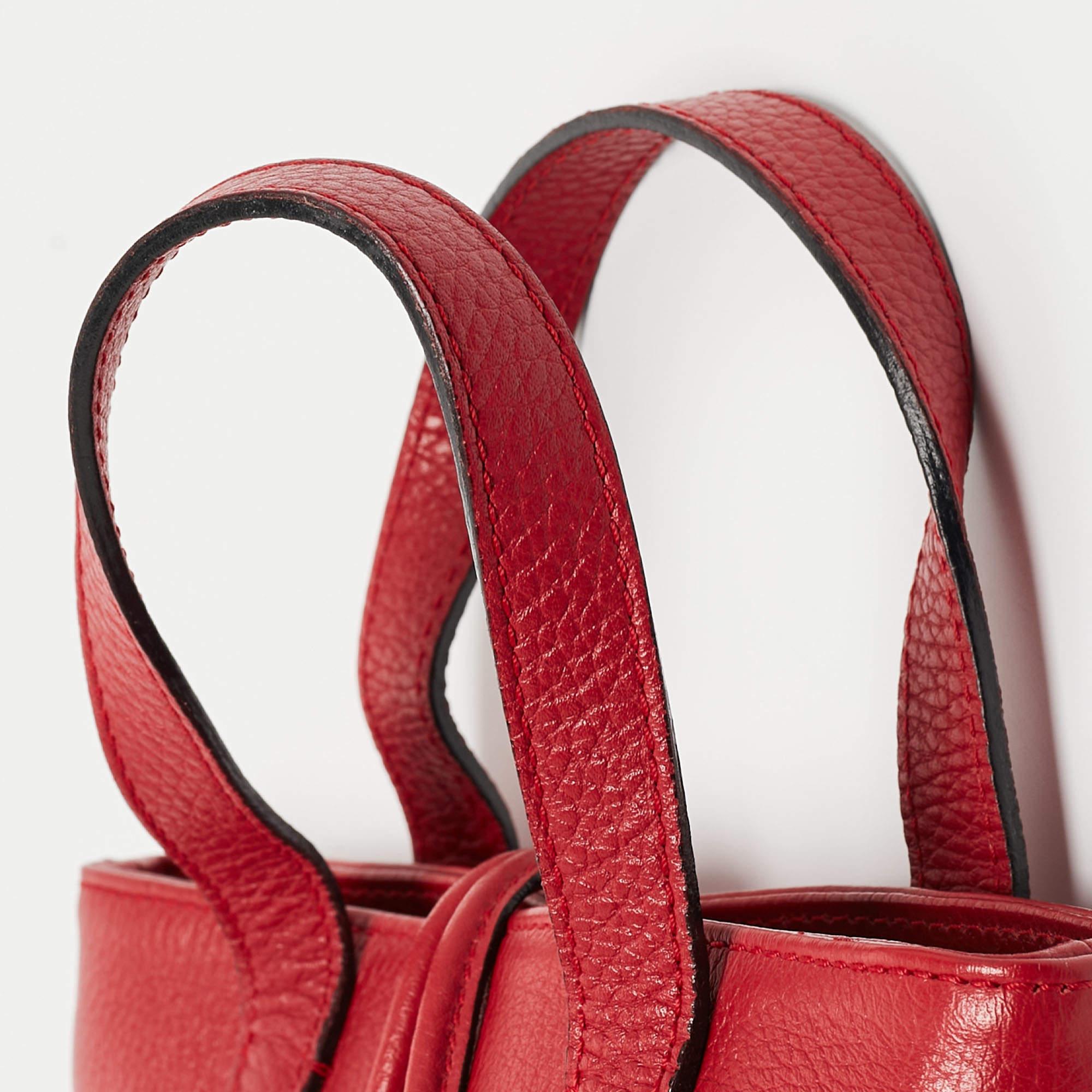 Burberry Red Leather Shark Tooth Tote For Sale 7