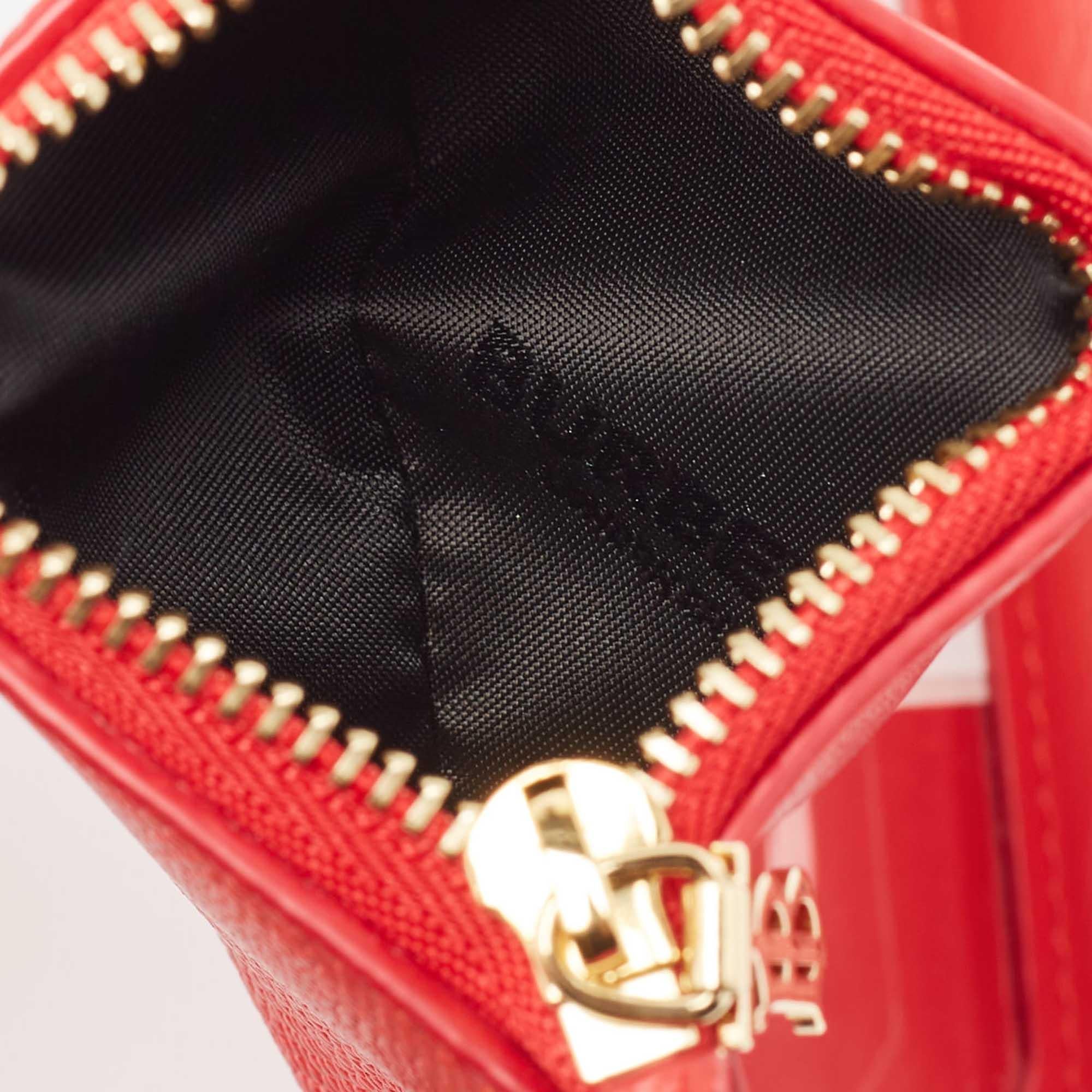 Burberry Red Leather Sidney Trifold Wallet In Good Condition In Dubai, Al Qouz 2
