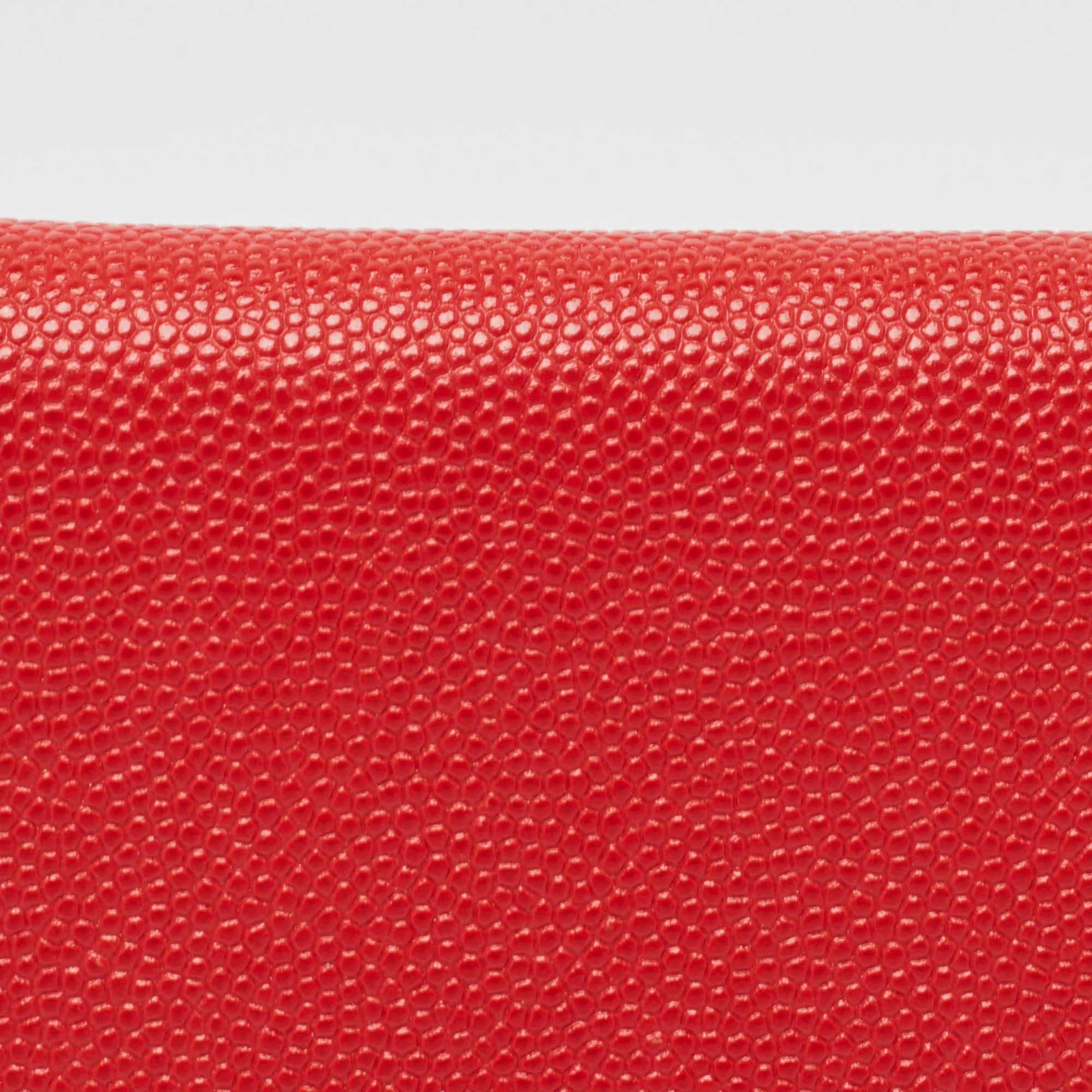 Burberry Cartera Trifold Sidney de Piel Roja en venta en 1stDibs