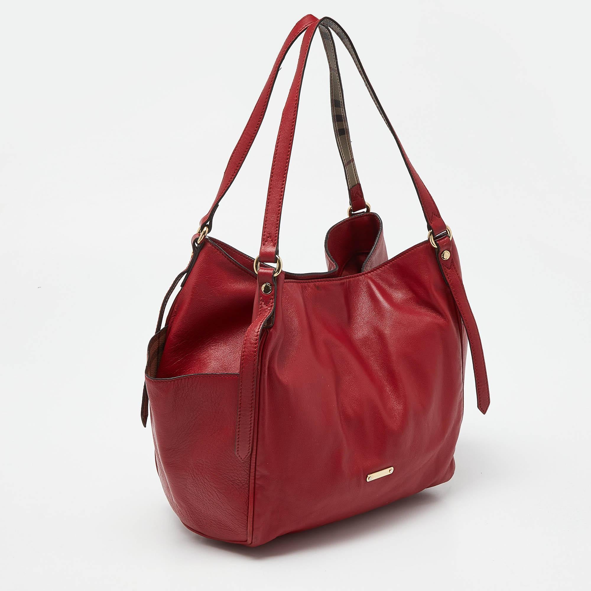 Burberry Red Leather Small Canterbury Tote In Fair Condition In Dubai, Al Qouz 2