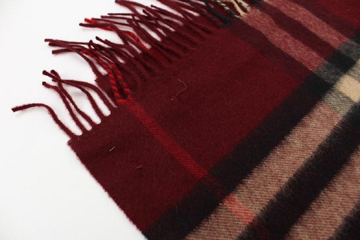 Burberry Red Nova Check Cashmere Classic Scarf 15bur1224 In New Condition In Dix hills, NY