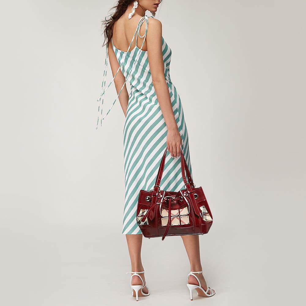 This alluring tote bag for women has been designed to assist you on any day. Convenient to carry and fashionably designed the tote is cut with skill and sewn into a great shape. It is well equipped to be a reliable accessory.
