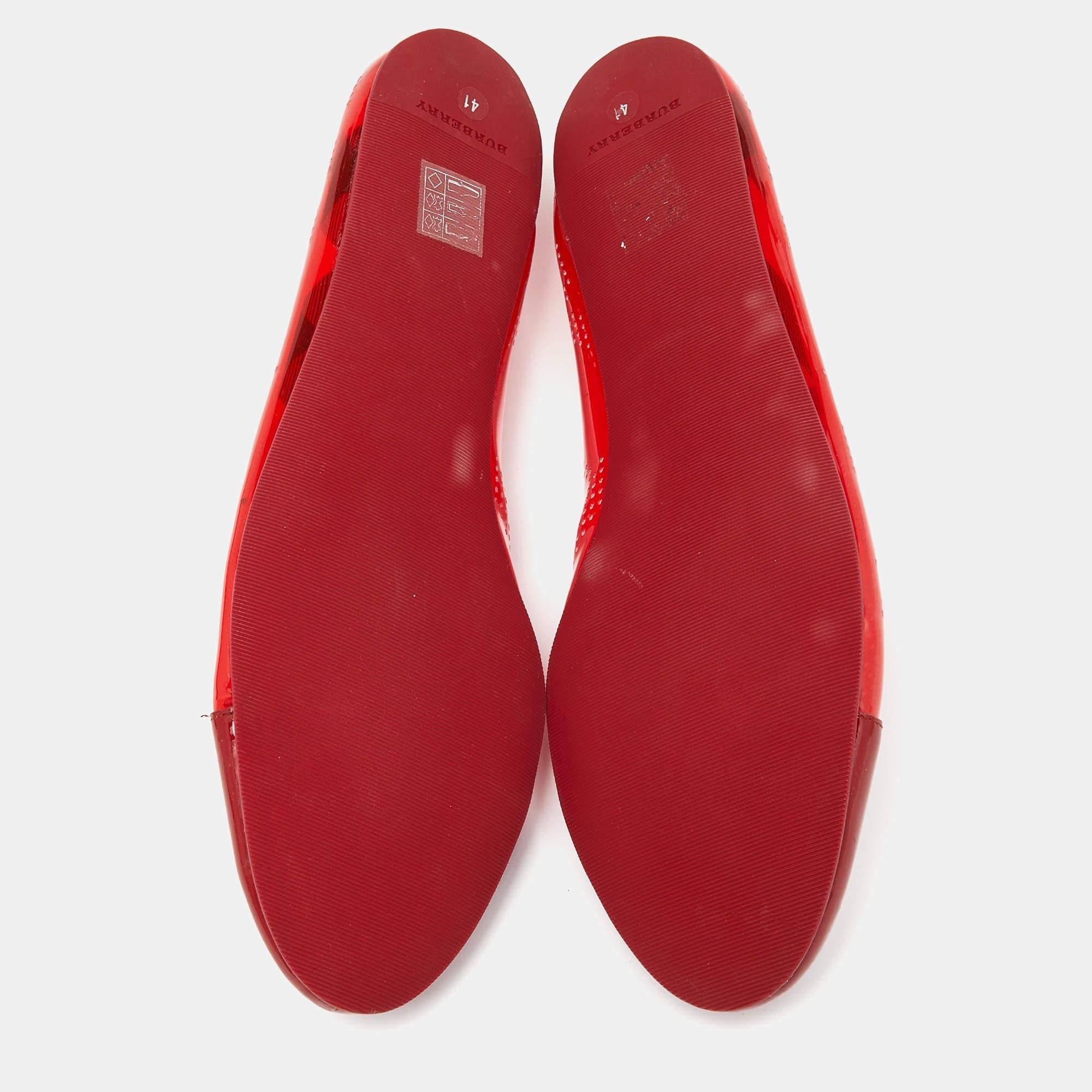 Women's Burberry Red PVC and Patent Cap Toe Ballet Flats Size 41 For Sale