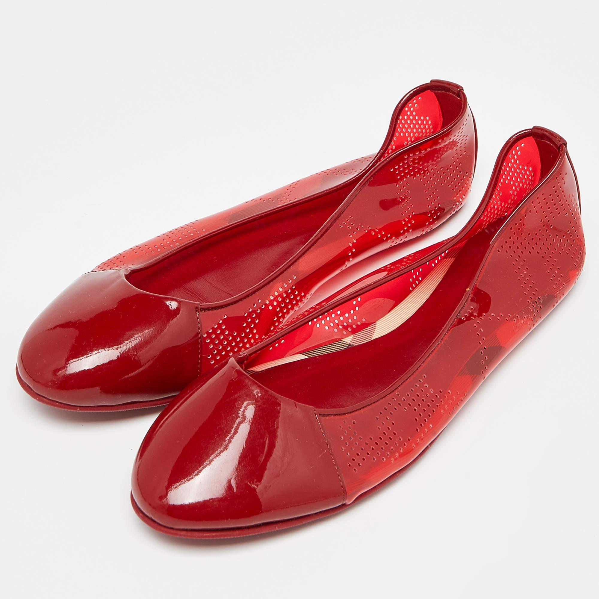 Burberry Red PVC and Patent Cap Toe Ballet Flats Size 41 For Sale 2