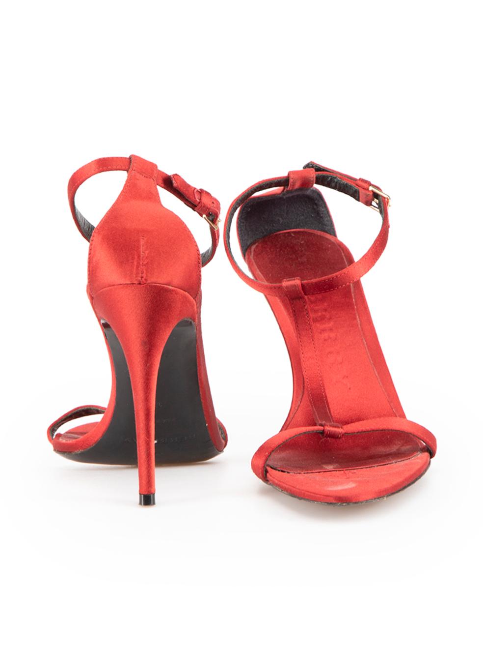 Burberry Red Satin Heeled Sandals Size IT 37 In Good Condition For Sale In London, GB