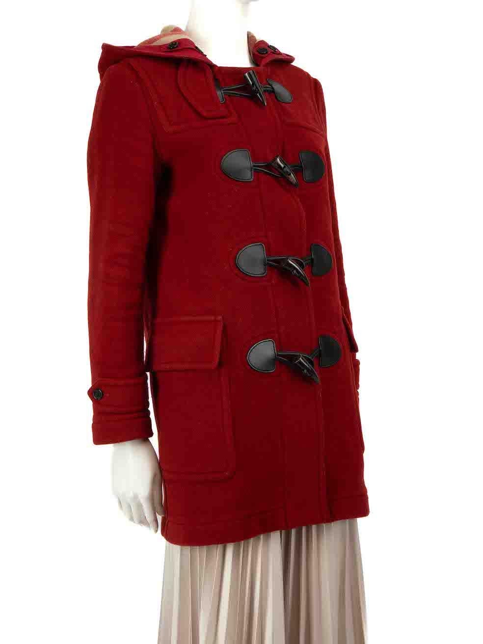 CONDITION is Good. General wear to coat is evident. Moderate signs of wear to the overall surface with pilling and wearing away to the felted texture on this used Burberry designer resale item.
 
Details
The Mersey model
Red
Wool
Peacoat
Mid