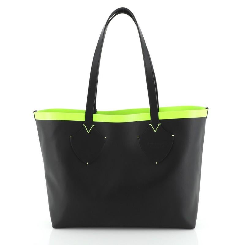 Burberry Reversible Giant Tote House Check Canvas Large In Good Condition In NY, NY