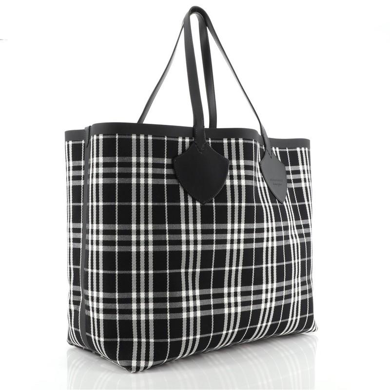Burberry Reversible Giant Tote Tartan Cotton XL In Good Condition In NY, NY