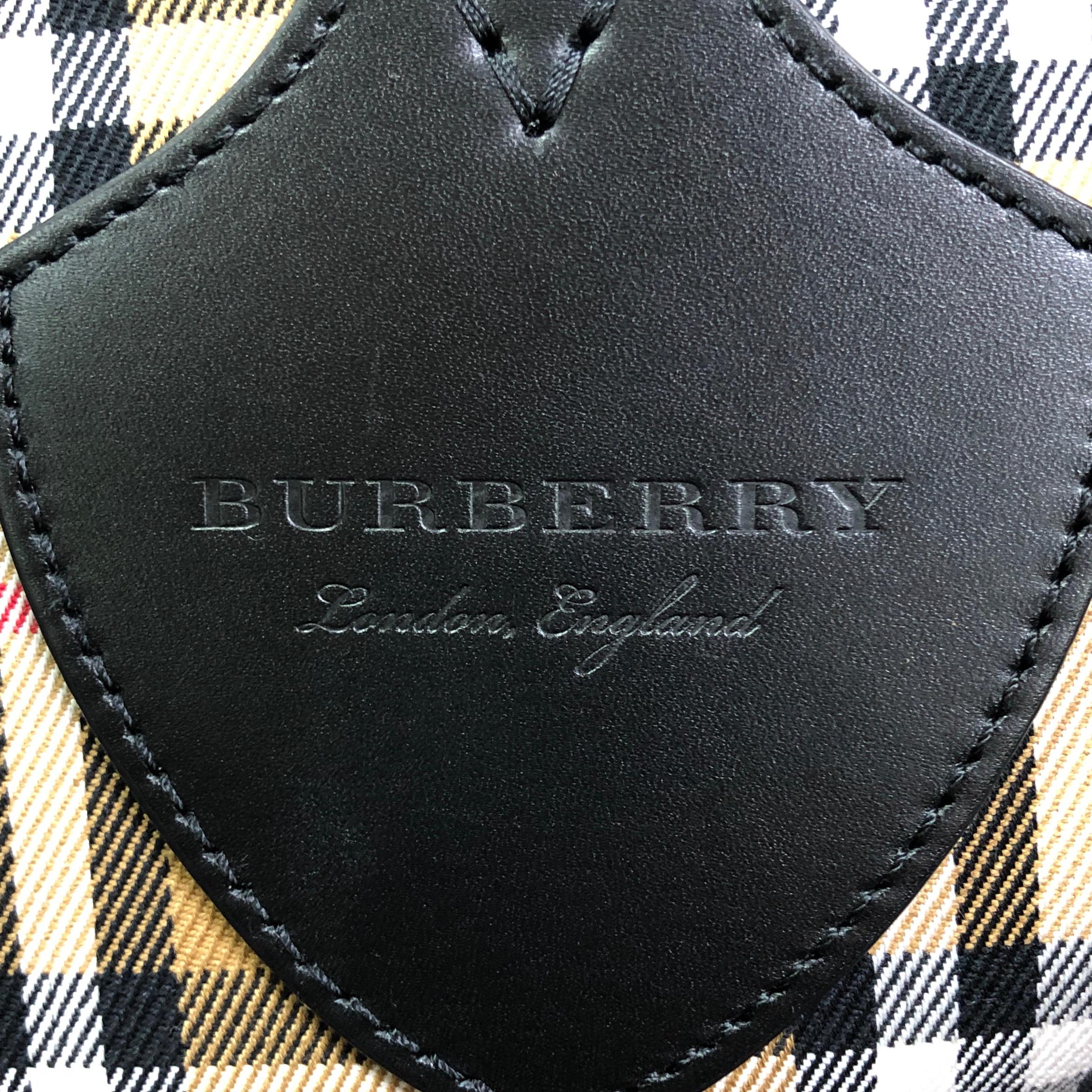 Burberry Reversible Giant Tote Vintage Check Canvas Medium  4