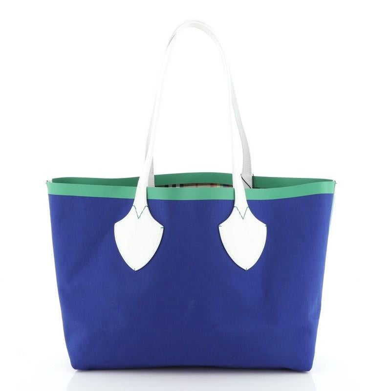 the medium giant reversible tote in canvas and leather
