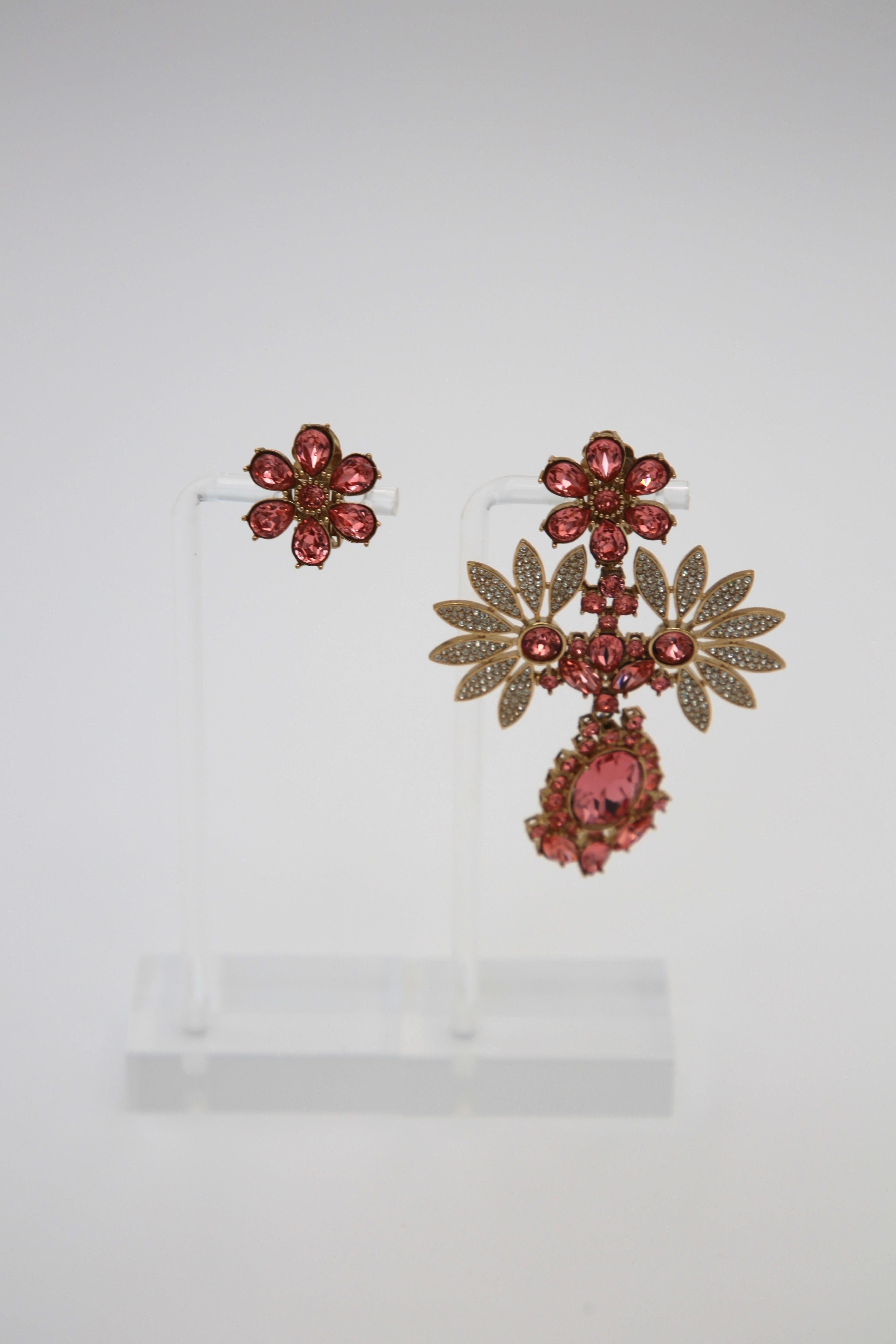 Burberry Rhinestone Flower Mismatched Cocktail Earrings In Coral Pink In Excellent Condition For Sale In Dallas, TX