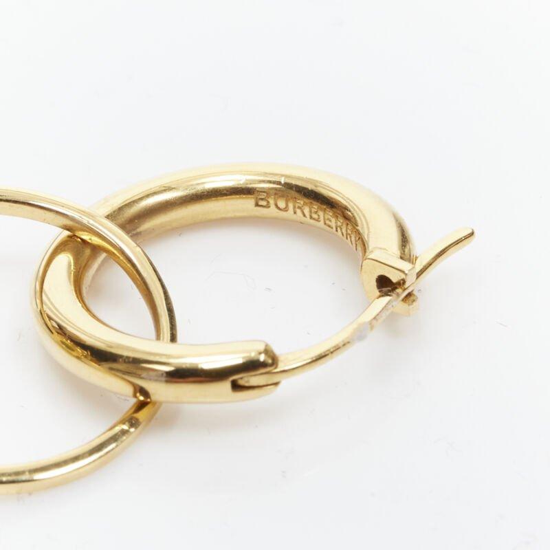 BURBERRY Riccardo Tisci pareja de pendientes de aro con cristal verde dorado en venta 1