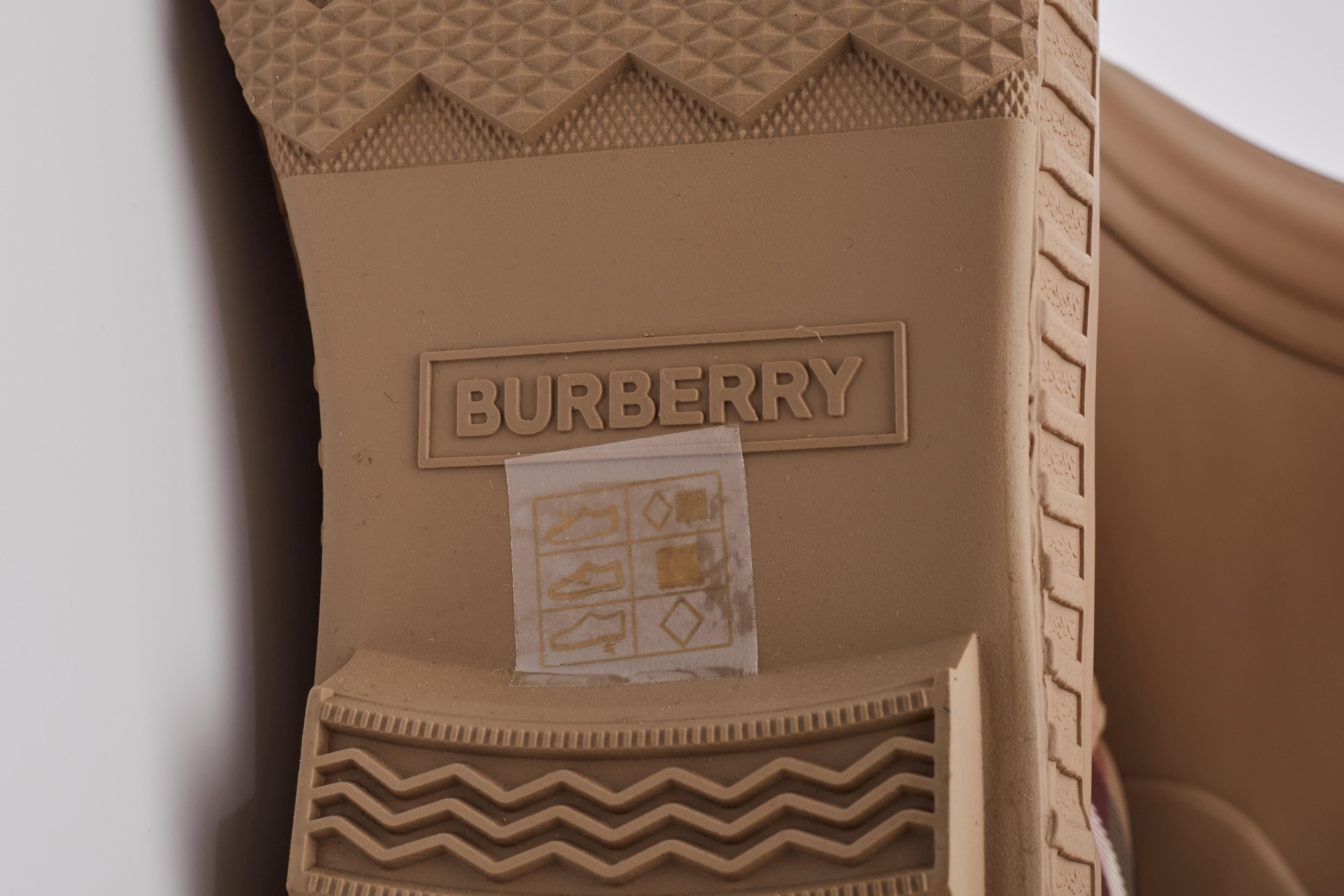 Burberry Rubber & Neoprene Check Brown Rain Boots (38 EU) For Sale 1