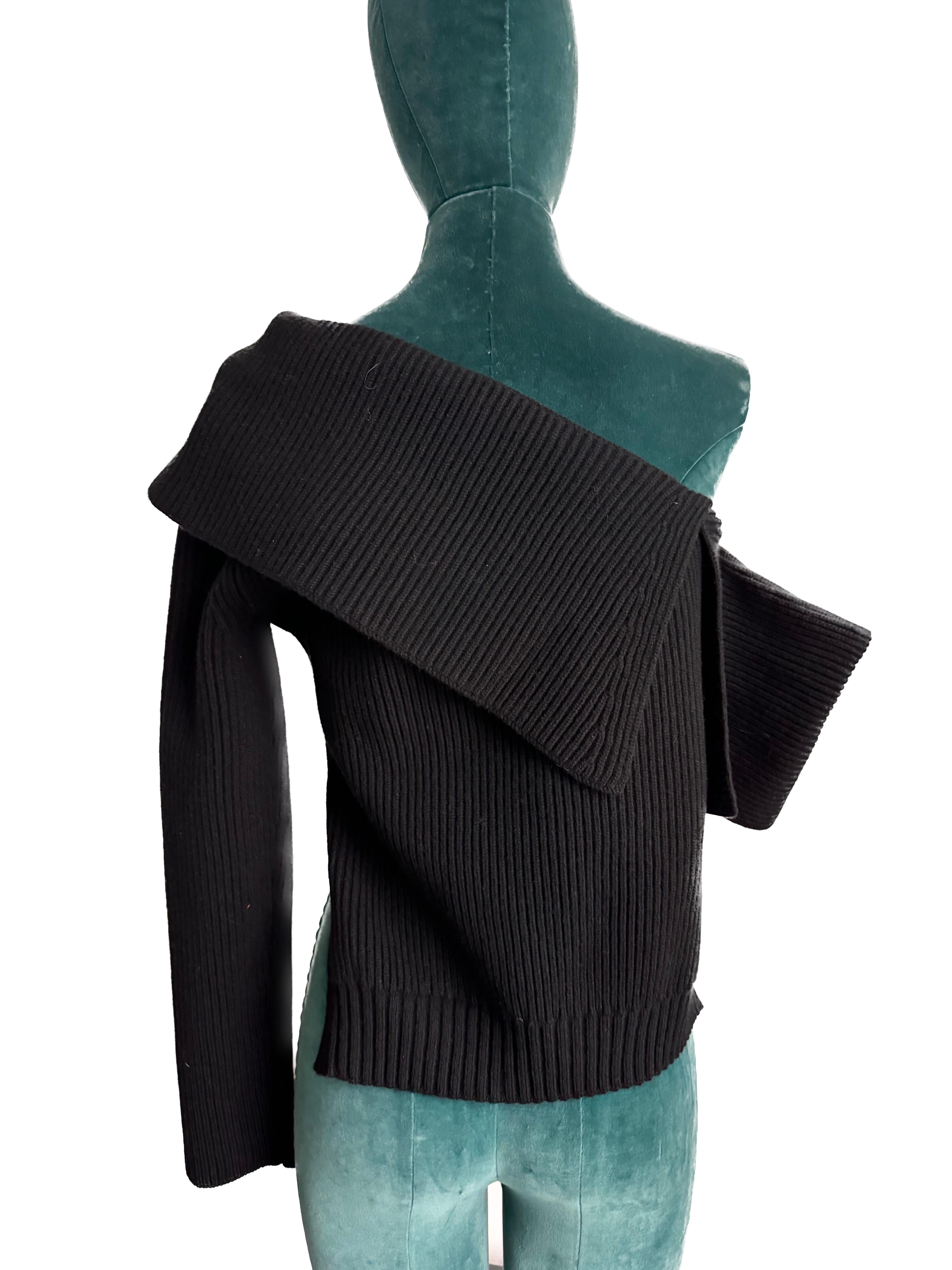 Burberry runway  Rib Knit one shoulder off sweater In Excellent Condition For Sale In Toronto, CA