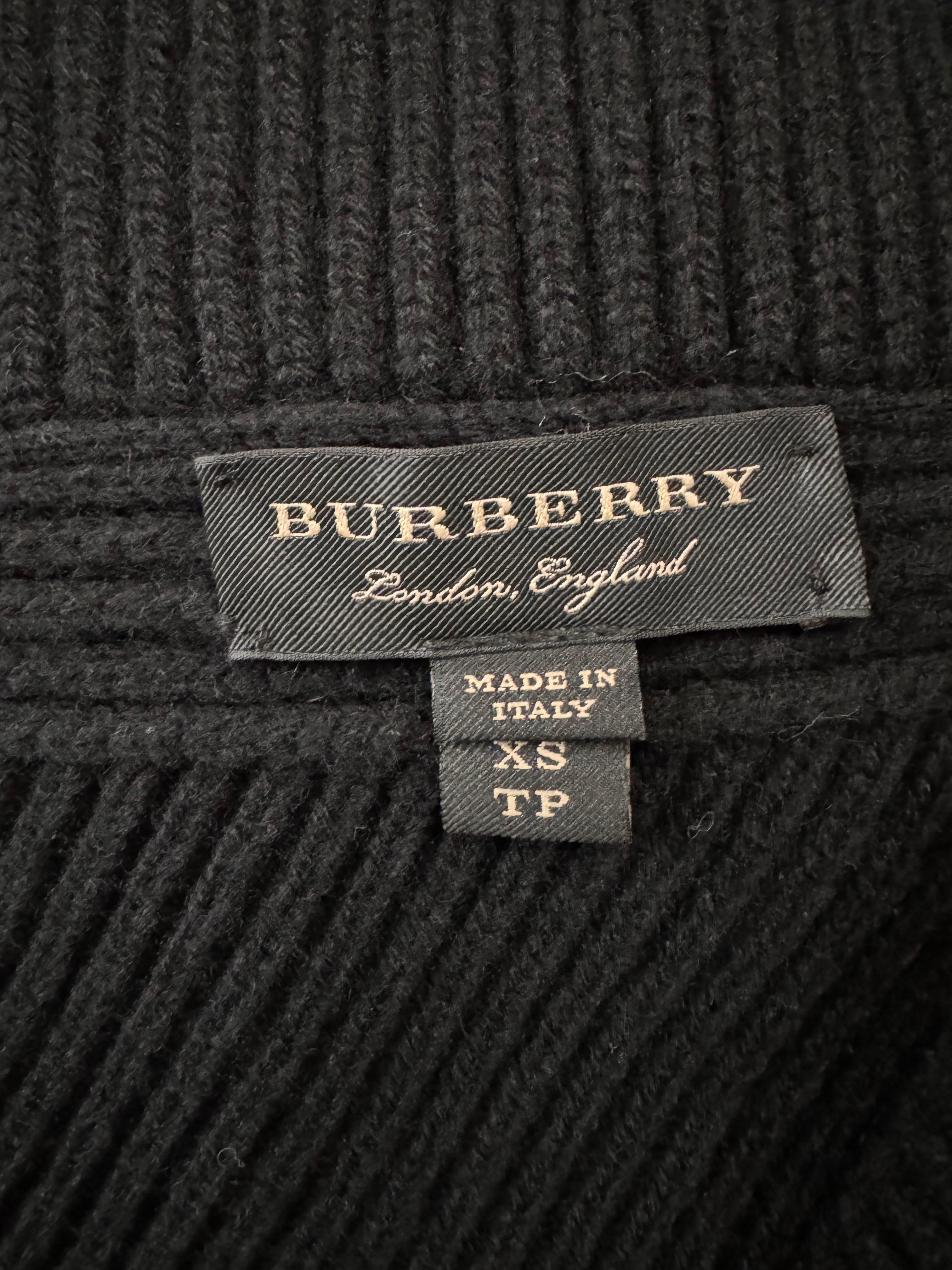 Défilé Burberry  Pull ras du cou en tricot côtelé en vente 1