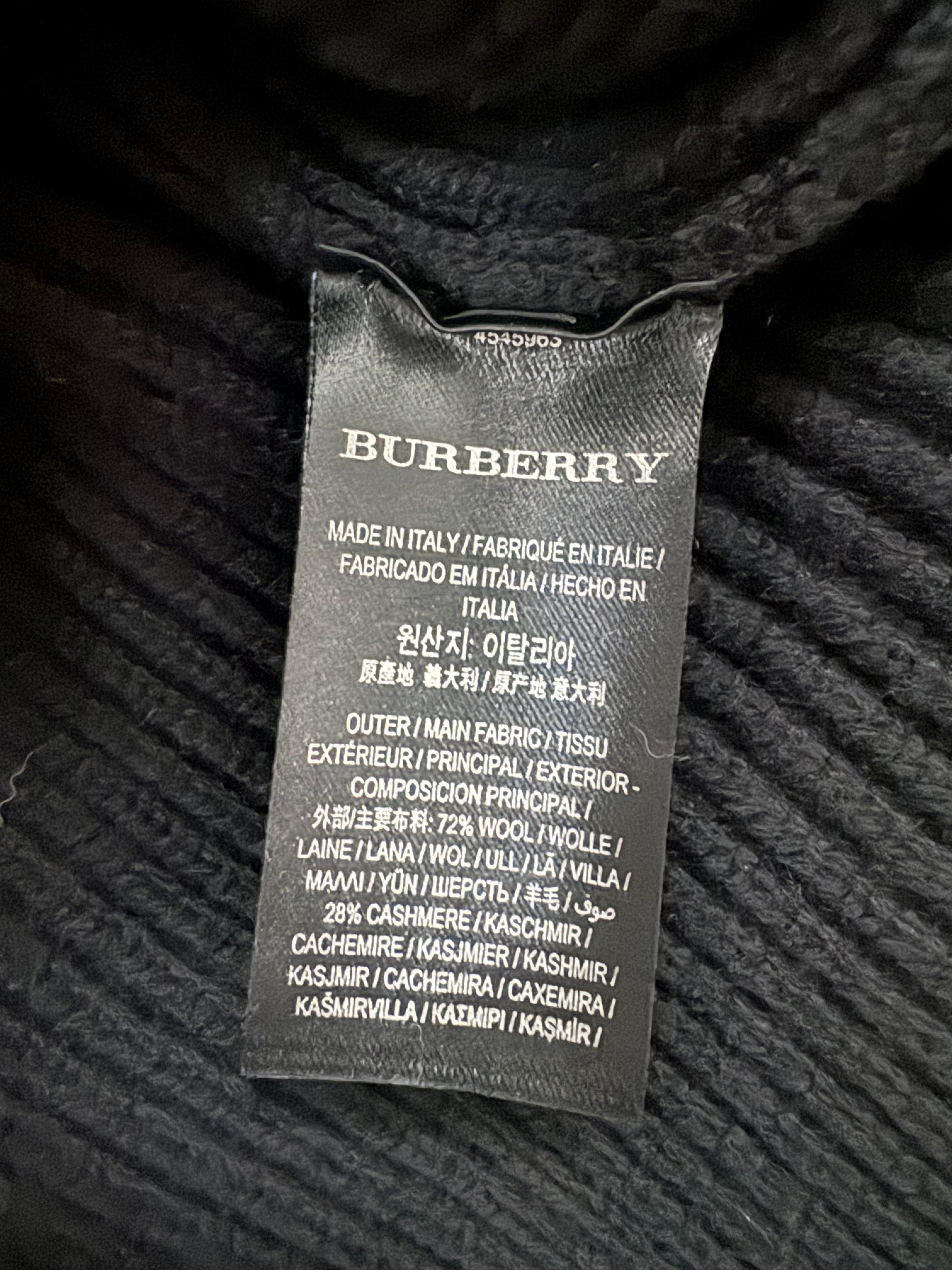 Défilé Burberry  Pull ras du cou en tricot côtelé en vente 2