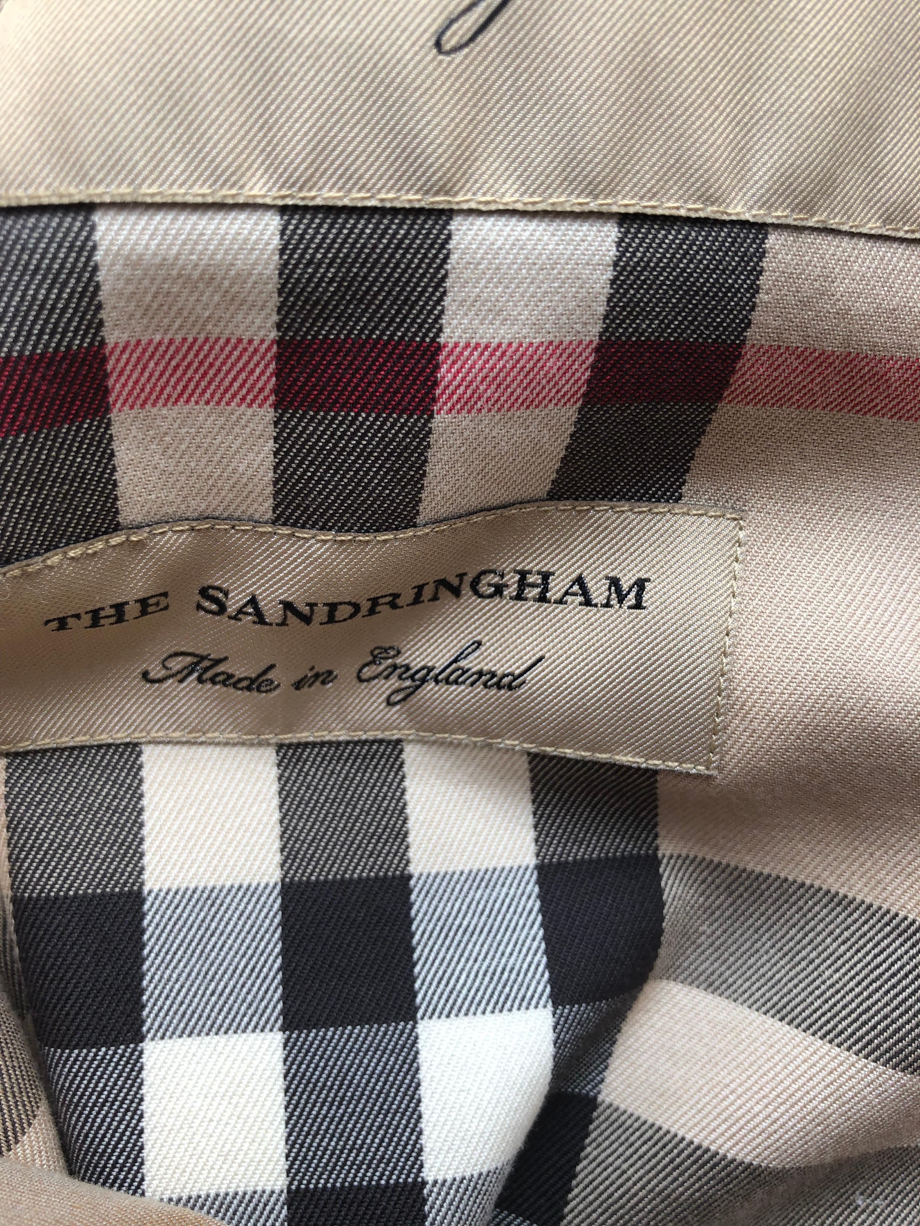 Burberry Sandringham Mid-Lenght Trench Coat 10UK 6US in Light Khaki In Excellent Condition In Port Hope, ON