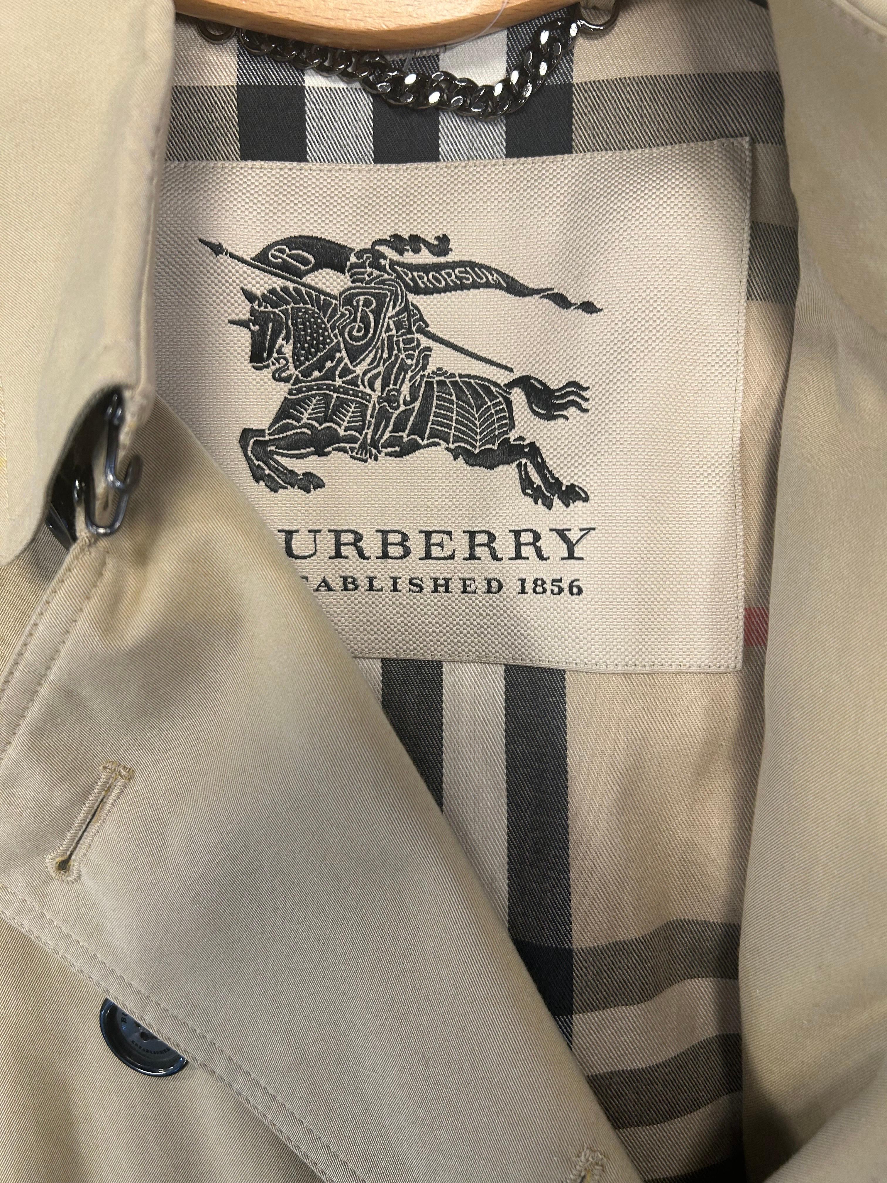 Burberry Short Kensington Heritage Trench Coat Size UK 12 In Good Condition In Amman, JO