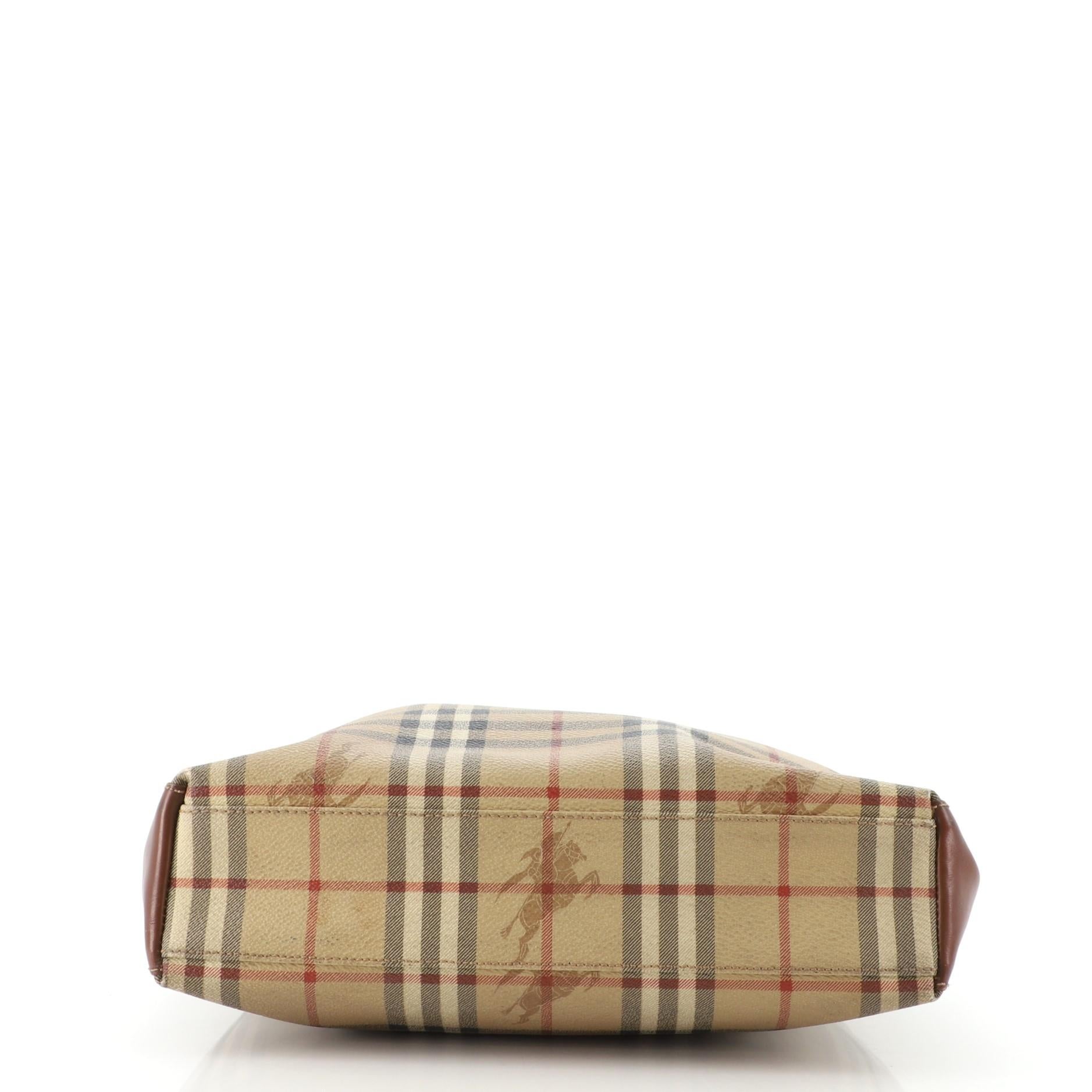 Burberry Umhängetasche Haymarket aus beschichtetem Segeltuch Medium im Zustand „Gut“ in NY, NY
