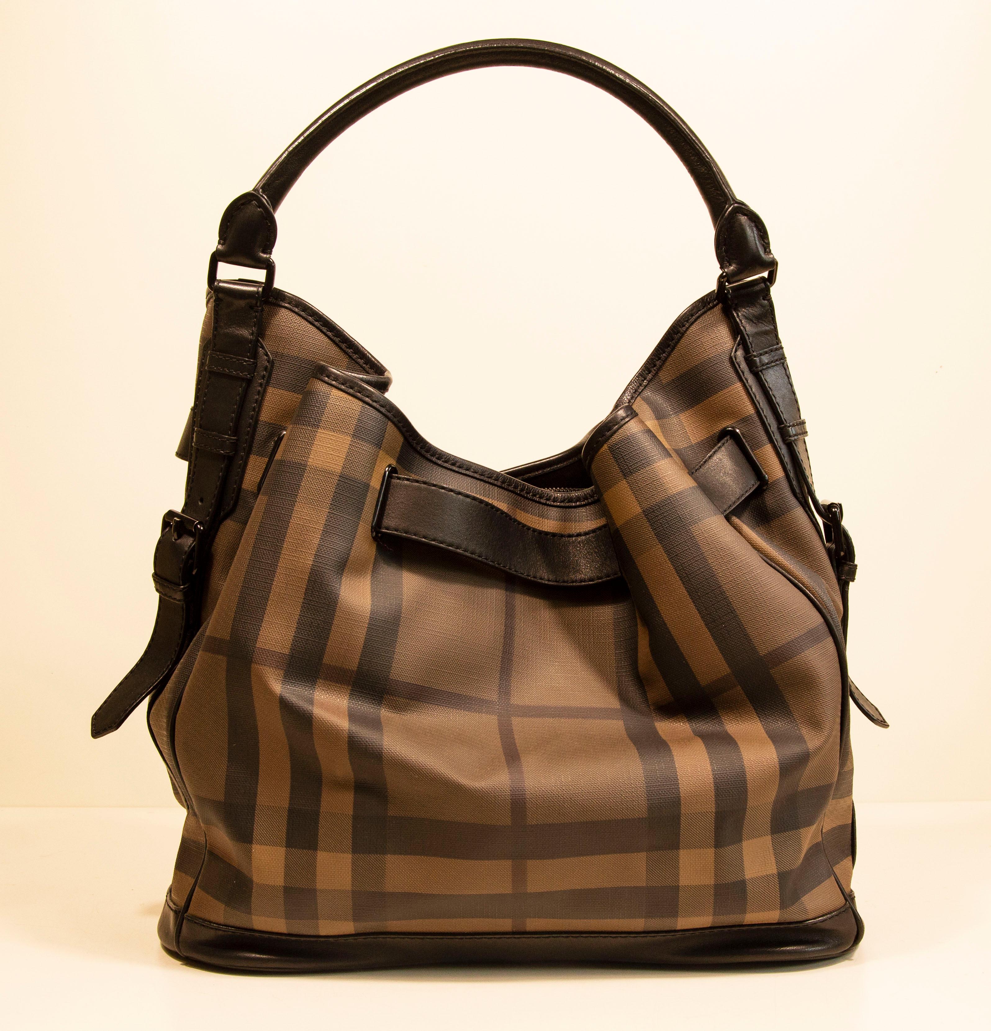 Burberry Shoulder Bag in Coated Canvas with Nova Check Pattern In Good Condition For Sale In Arnhem, NL
