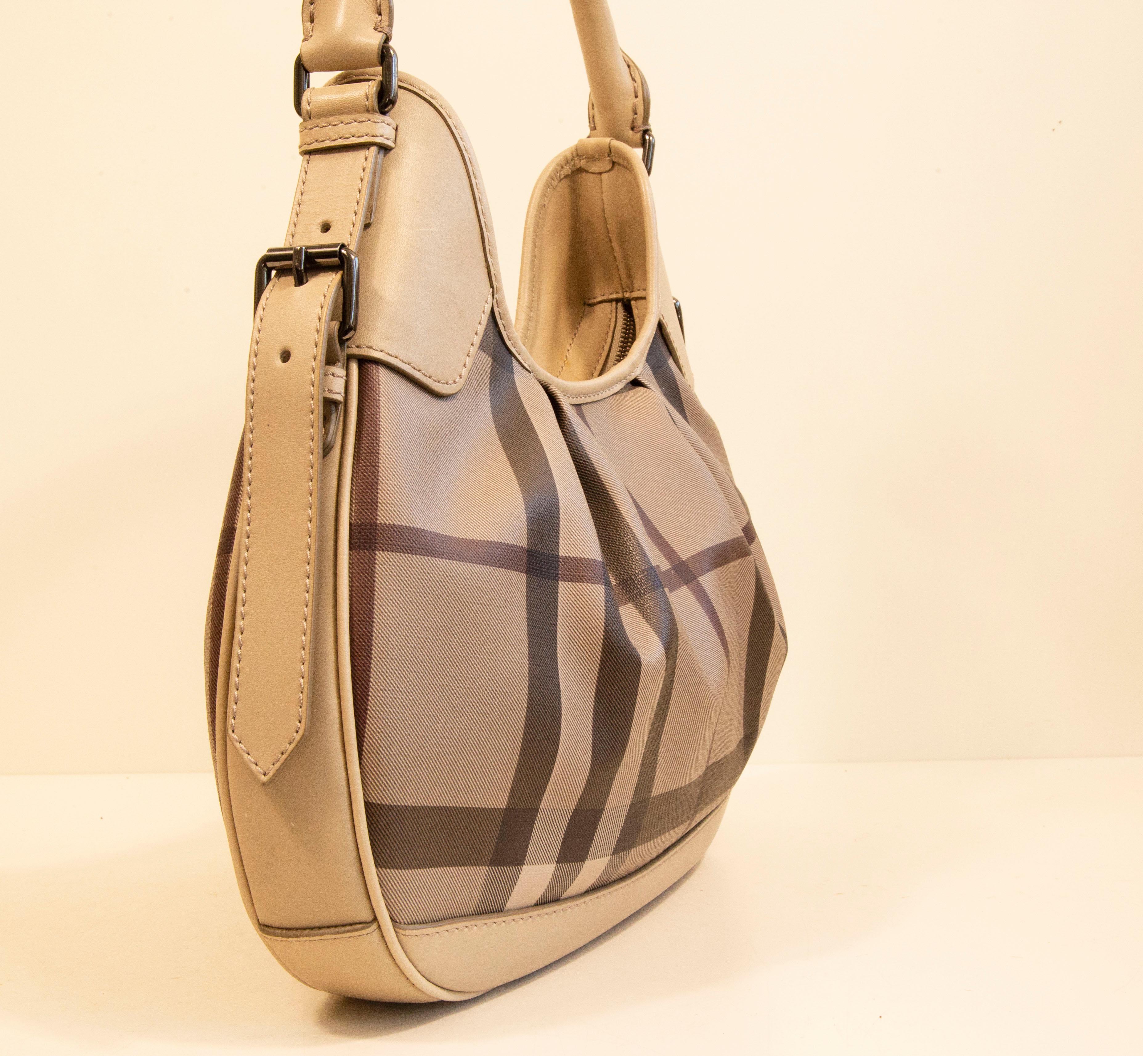 Burberry Shoulder Hobo Bag in Coated Multicolor Canvas and Gray Leather  In Excellent Condition For Sale In Arnhem, NL