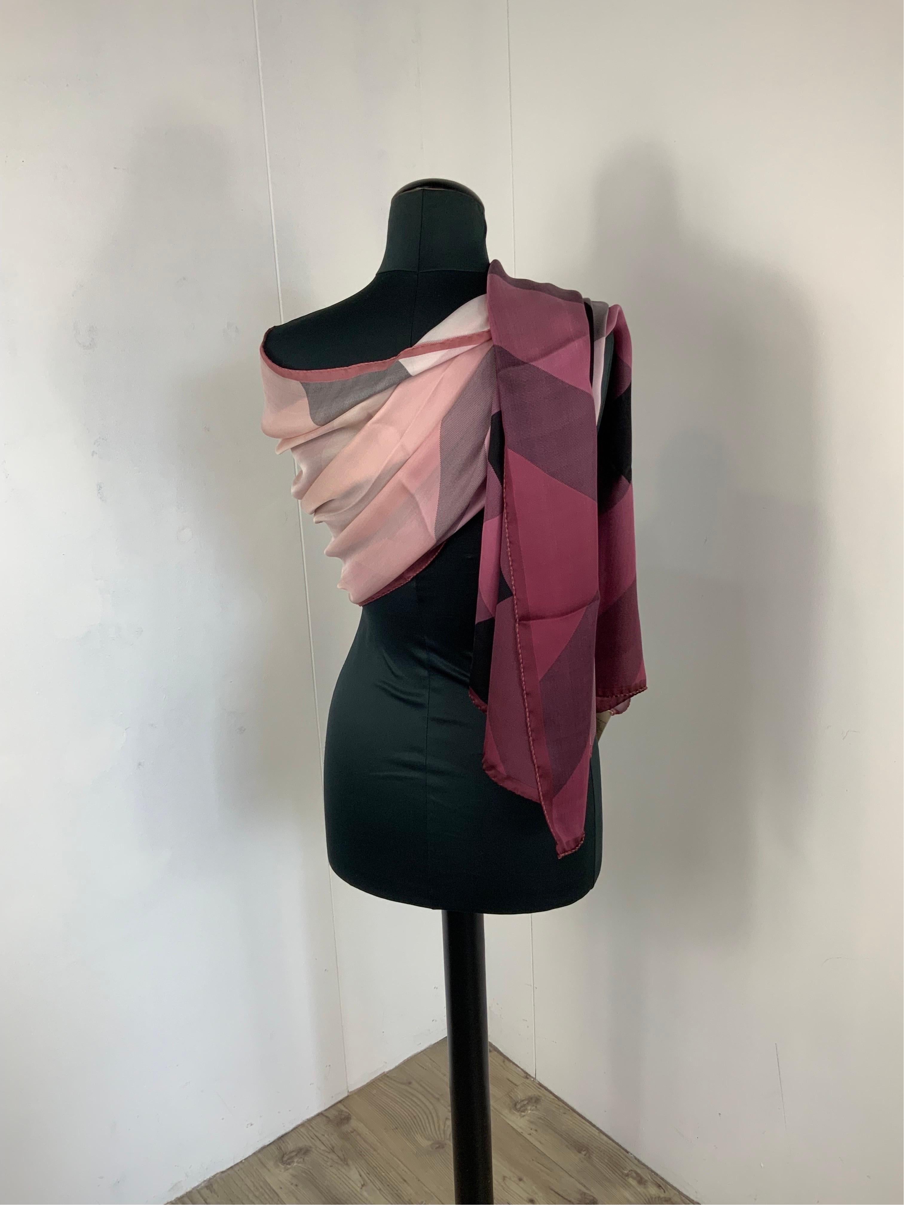 Women's or Men's Burberry silk pink Foulard