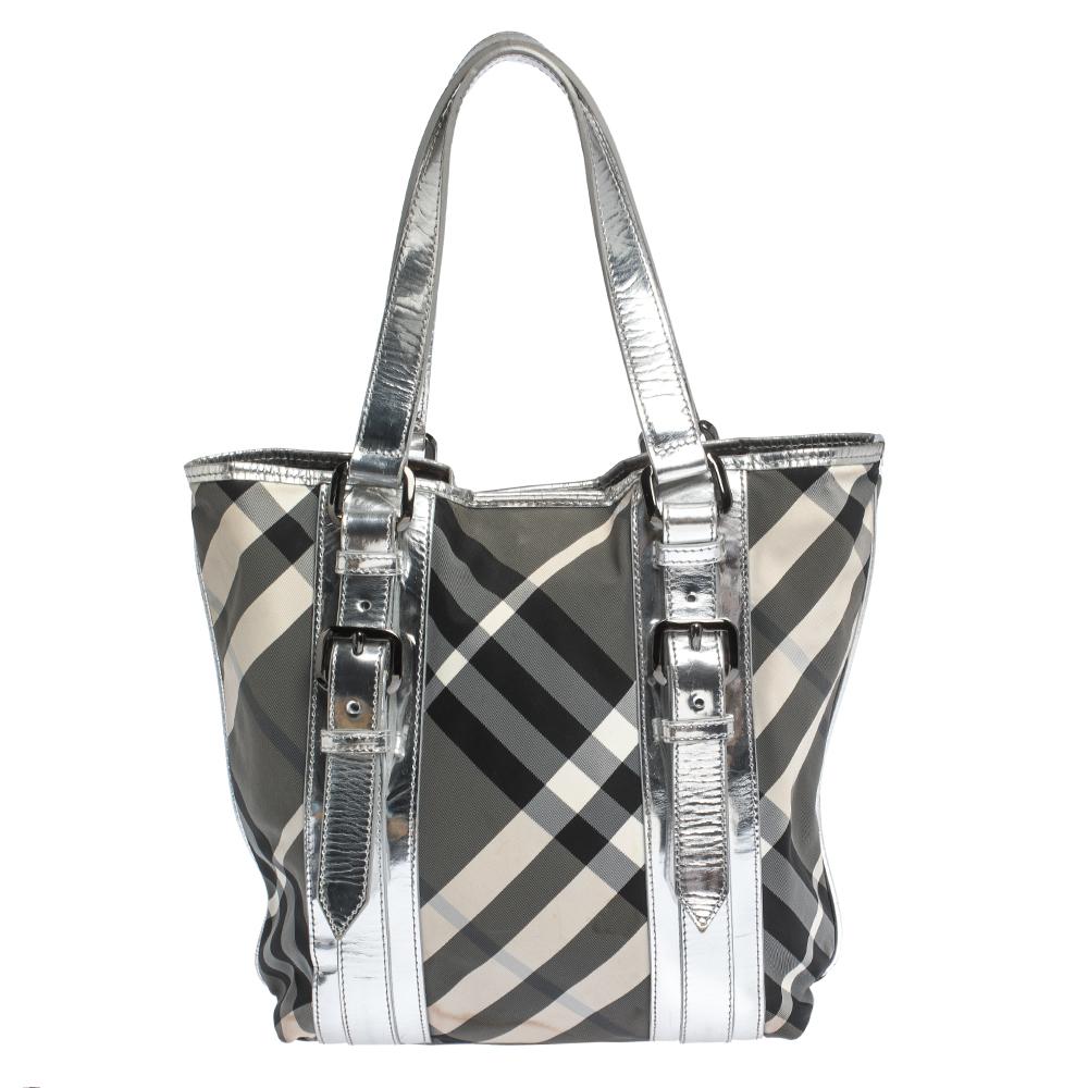 Burberry has exclusively crafted this tote for the fashionista in you. It is crafted from Beat Check nylon and enhanced with patent leather. The bag's interior is lined with canvas and is sized to hold all your essentials. It is complete with two