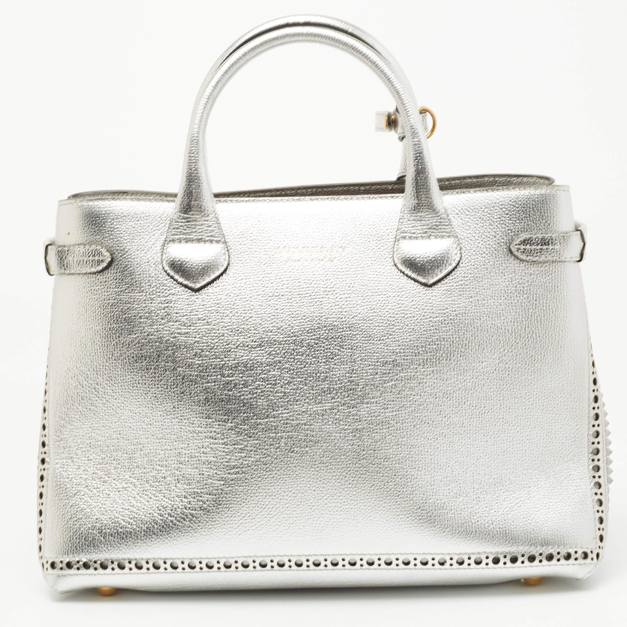 This alluring tote bag for women has been designed to assist you on any day. Convenient to carry and fashionably designed, the tote is cut with skill and sewn into a great shape. It is well-equipped to be a reliable accessory.

Includes: Original
