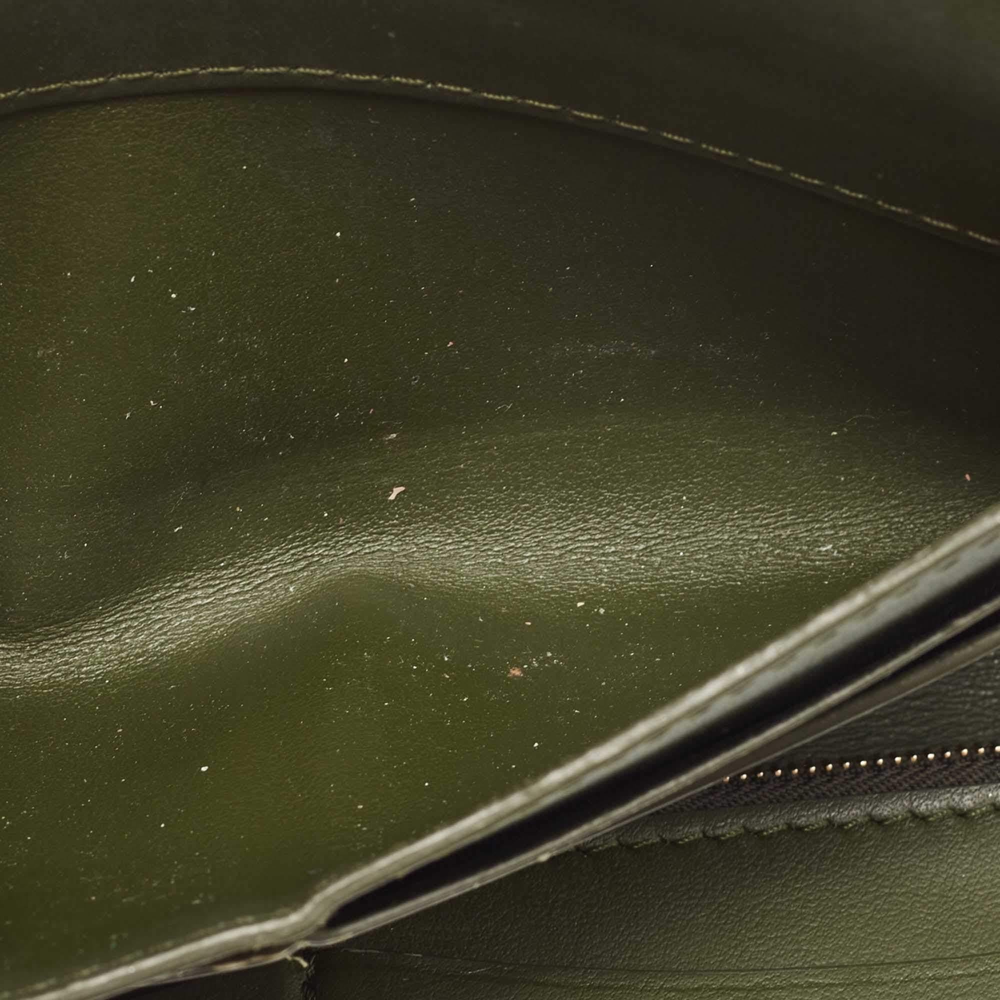 This continental wallet designed is a luxurious accessory that will prove to be super functional. It is made using silver leather on the exterior and the flap unveils a well organized interior.