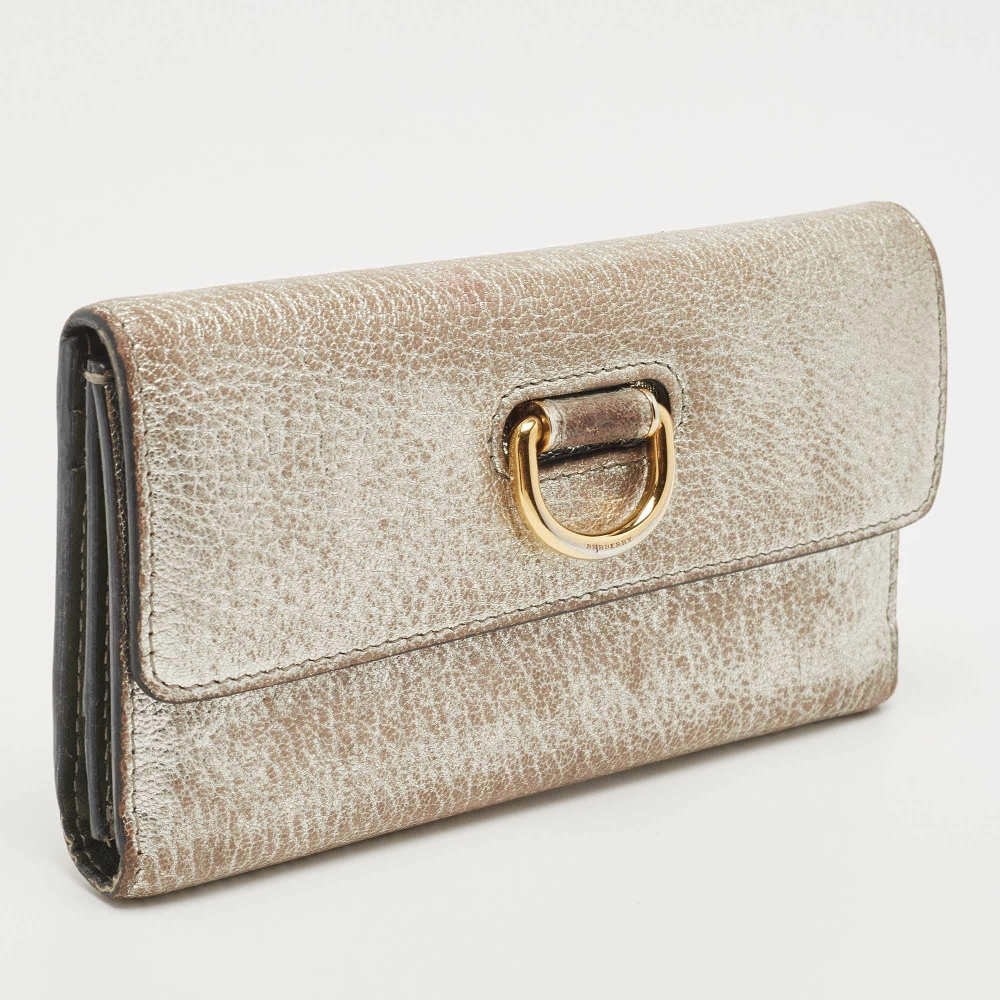 Burberry Silver Leather Continental Wallet In Fair Condition For Sale In Dubai, Al Qouz 2
