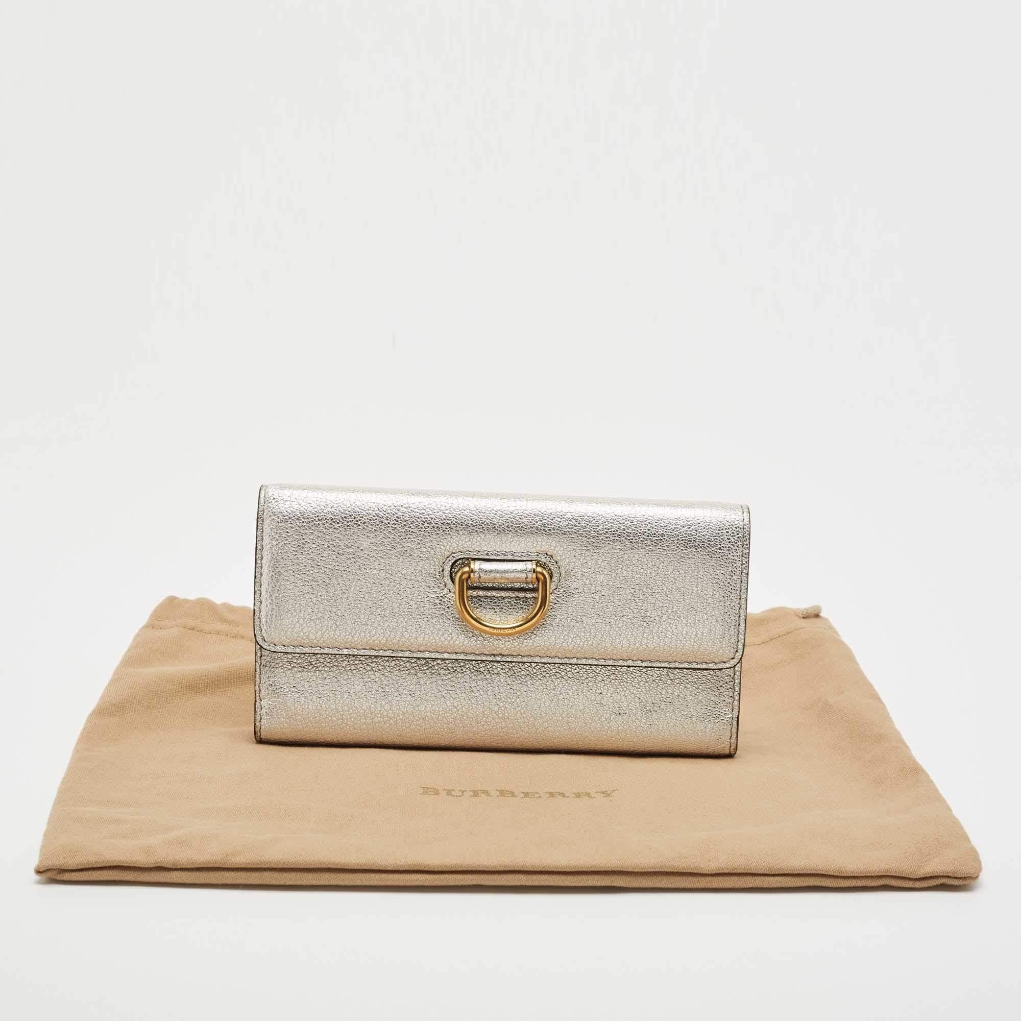 Burberry Silver Leather Highbury D-Ring Continental Wallet For Sale 8