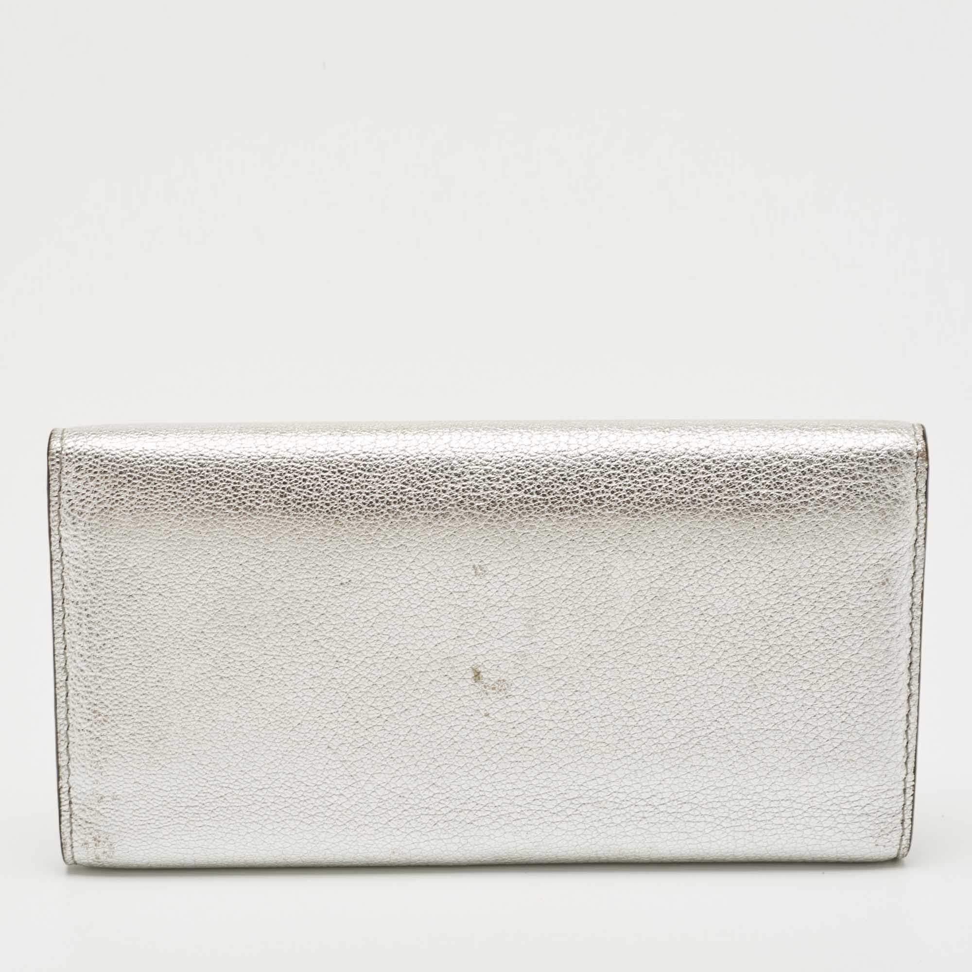 Burberry Silver Leather Highbury D-Ring Continental Wallet For Sale 4